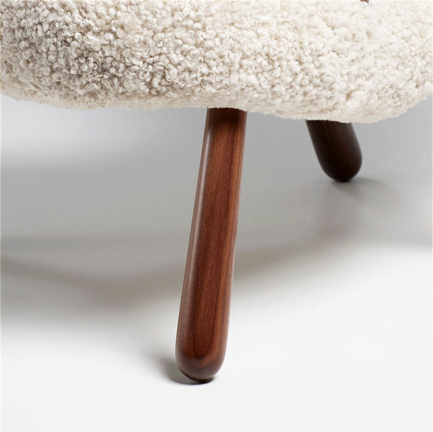Sedia e sgabello in pelle di pecora Arnold Madsen in vendita 6