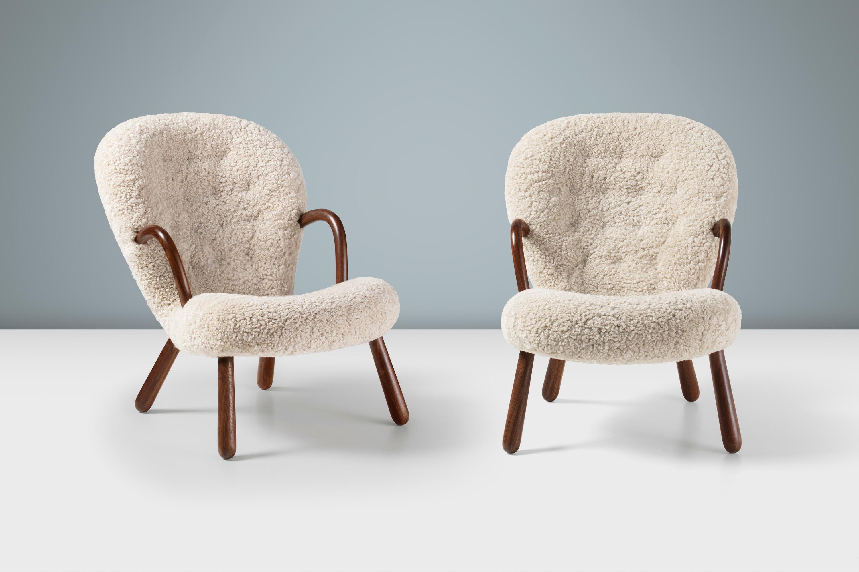 Reedición oficial de la emblemática Silla Almeja de Arnold Madsen.

La Silla Almeja fue diseñada en 1944 en Copenhague por el tapicero danés Arnold Madsen. En 1945 Arnold fundó la empresa de muebles Madsen & Schubell junto con el ebanista Henry