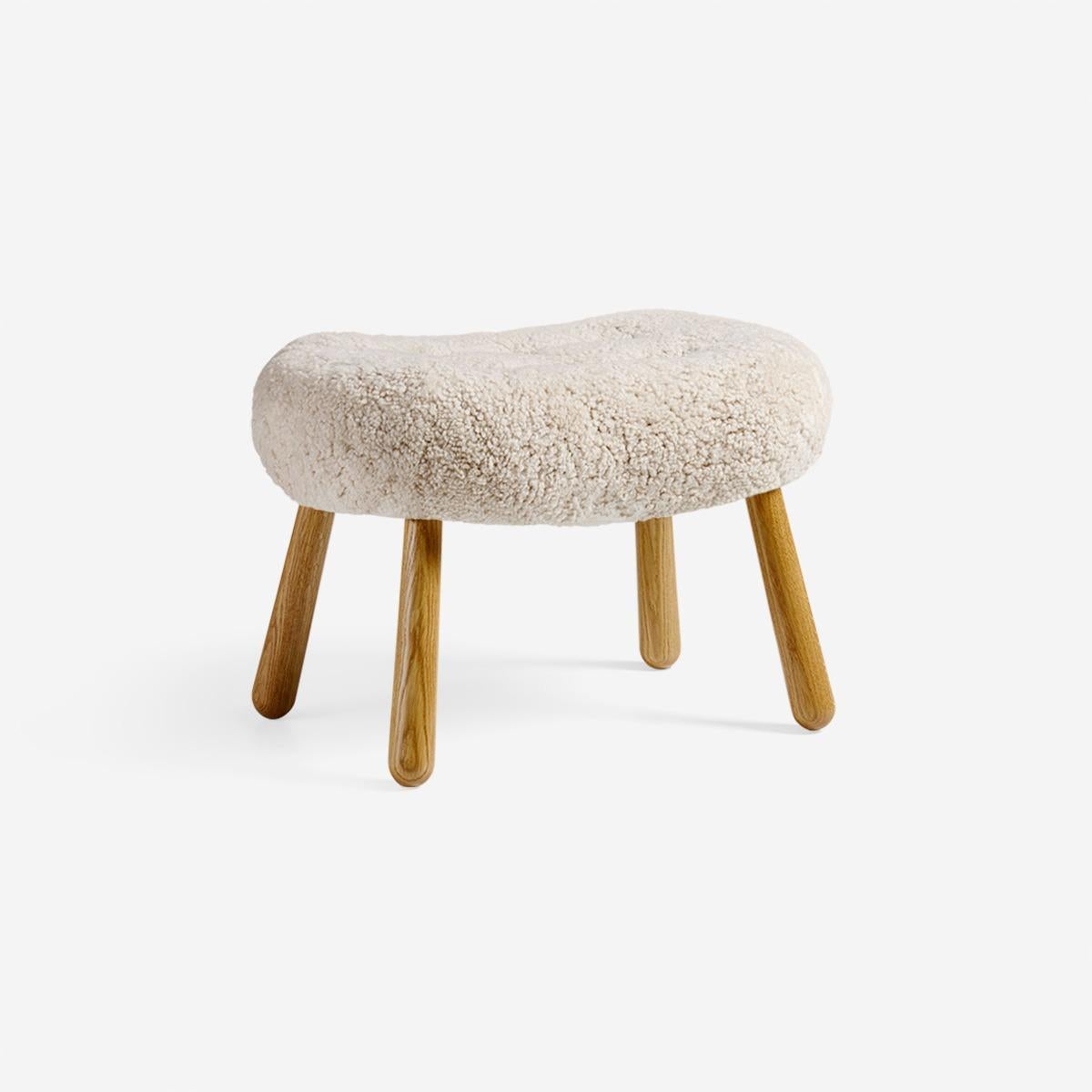 Svedese Coppia di sgabelli in pelle di pecora e Oak di Arnold Madsen in vendita