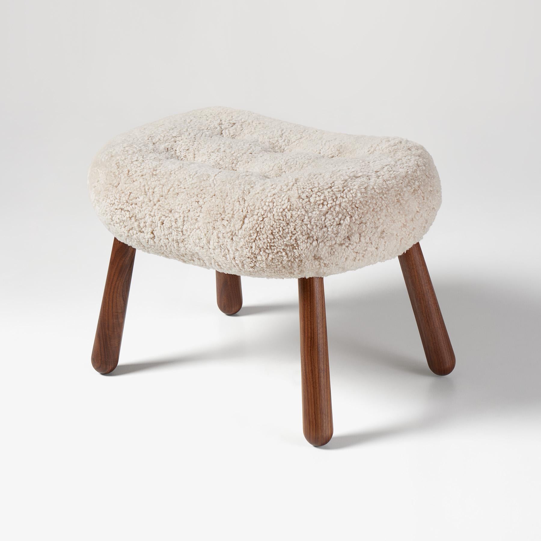 Sgabello in pelle di pecora Arnold Madsen In condizioni Nuovo in vendita a London, England