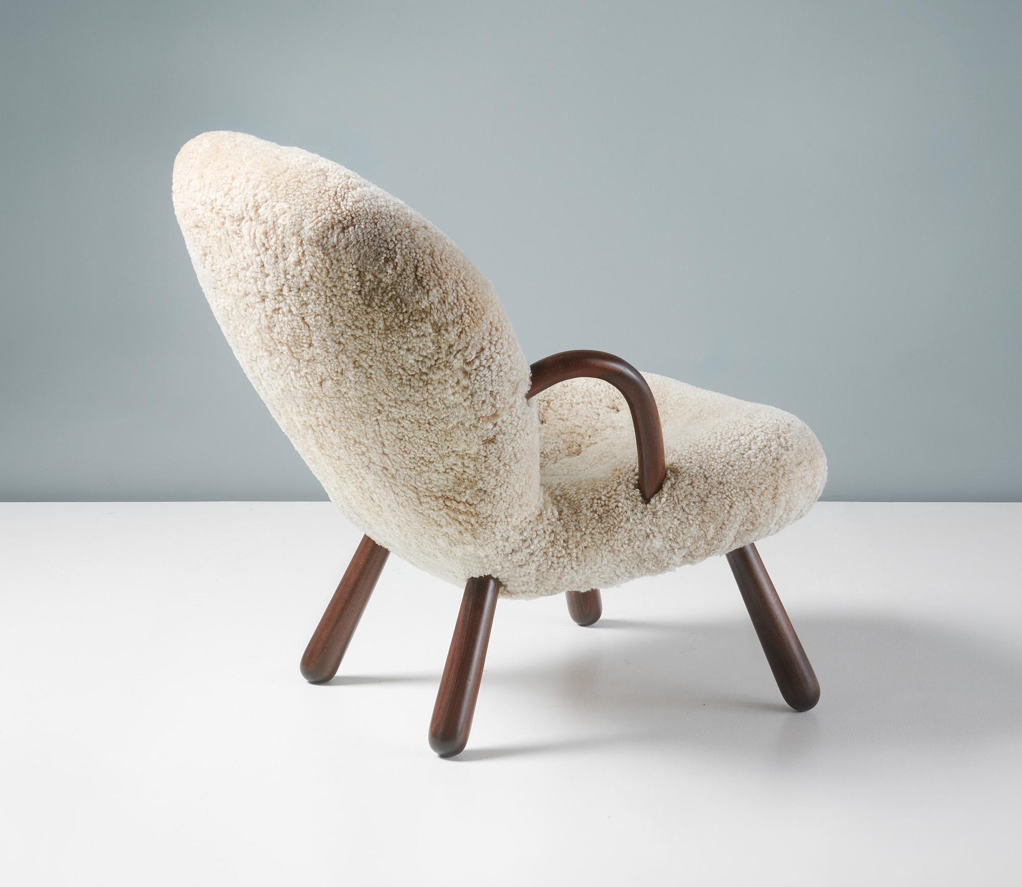 Cuir de mouton Arnold Madsen Vintage 1950s Sheepskin Clam Chair (Chaise à palourdes en peau de mouton) en vente