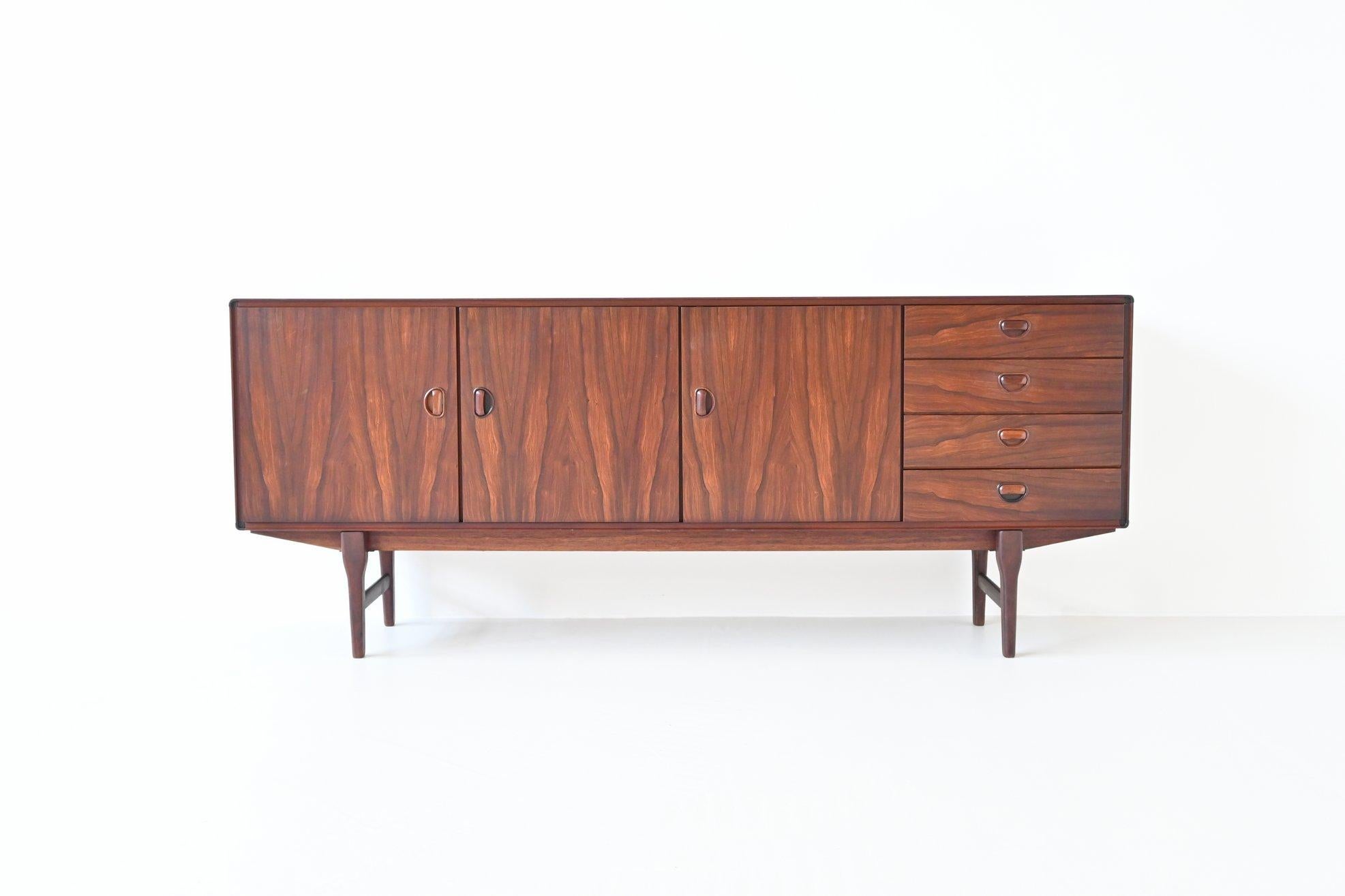 Very nice refined quality sideboard designed by Arnold Merckx Junior and manufactured by Fristho Franeker, The Netherlands 1969. This sideboard is made of rosewood veneer and has a very nice and warm grain. On the left there are three doors with two