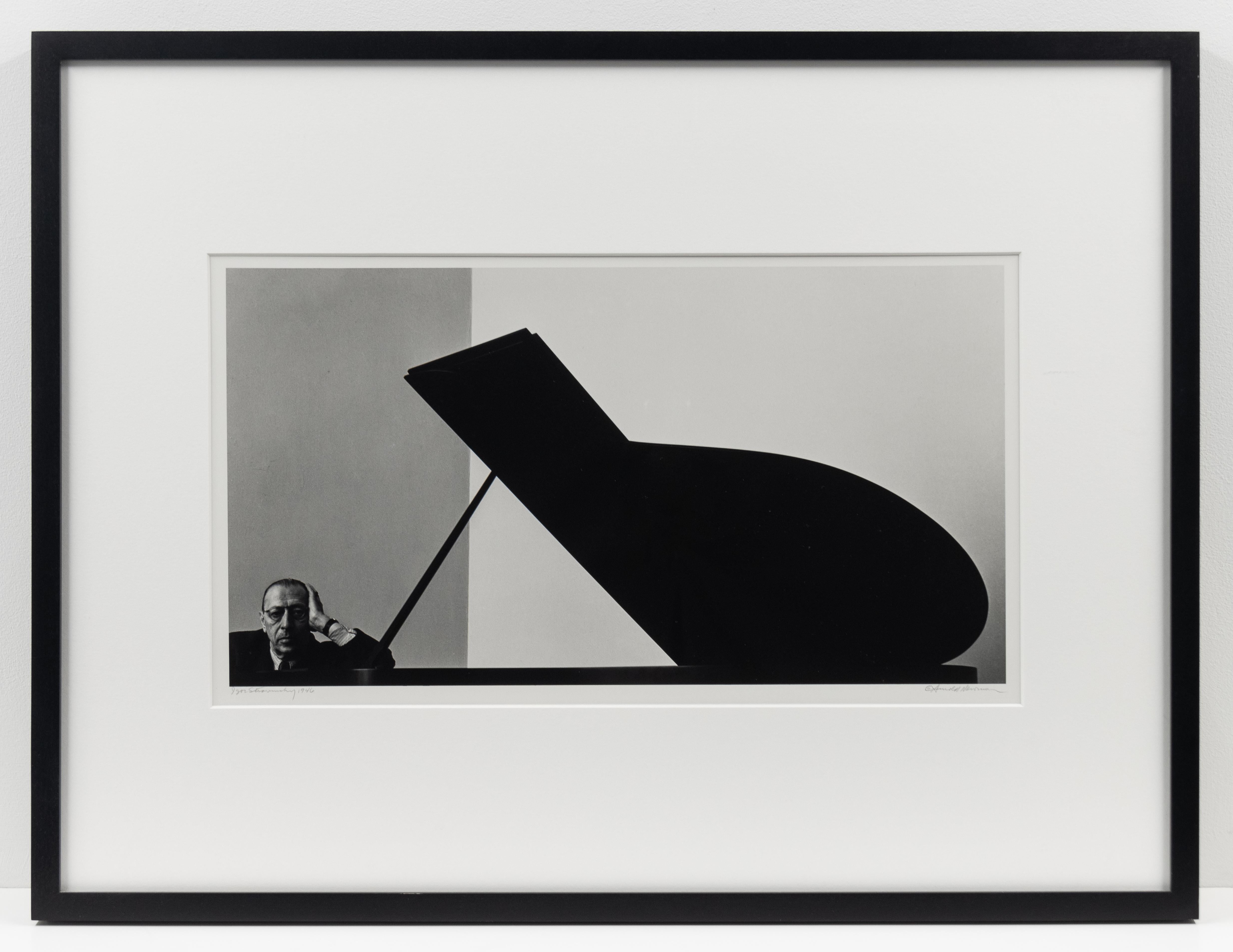 Igor Stravinsky, Fotografía Retrato del Compositor en Blanco y Negro de la década de 1940 - Photograph de Arnold Newman