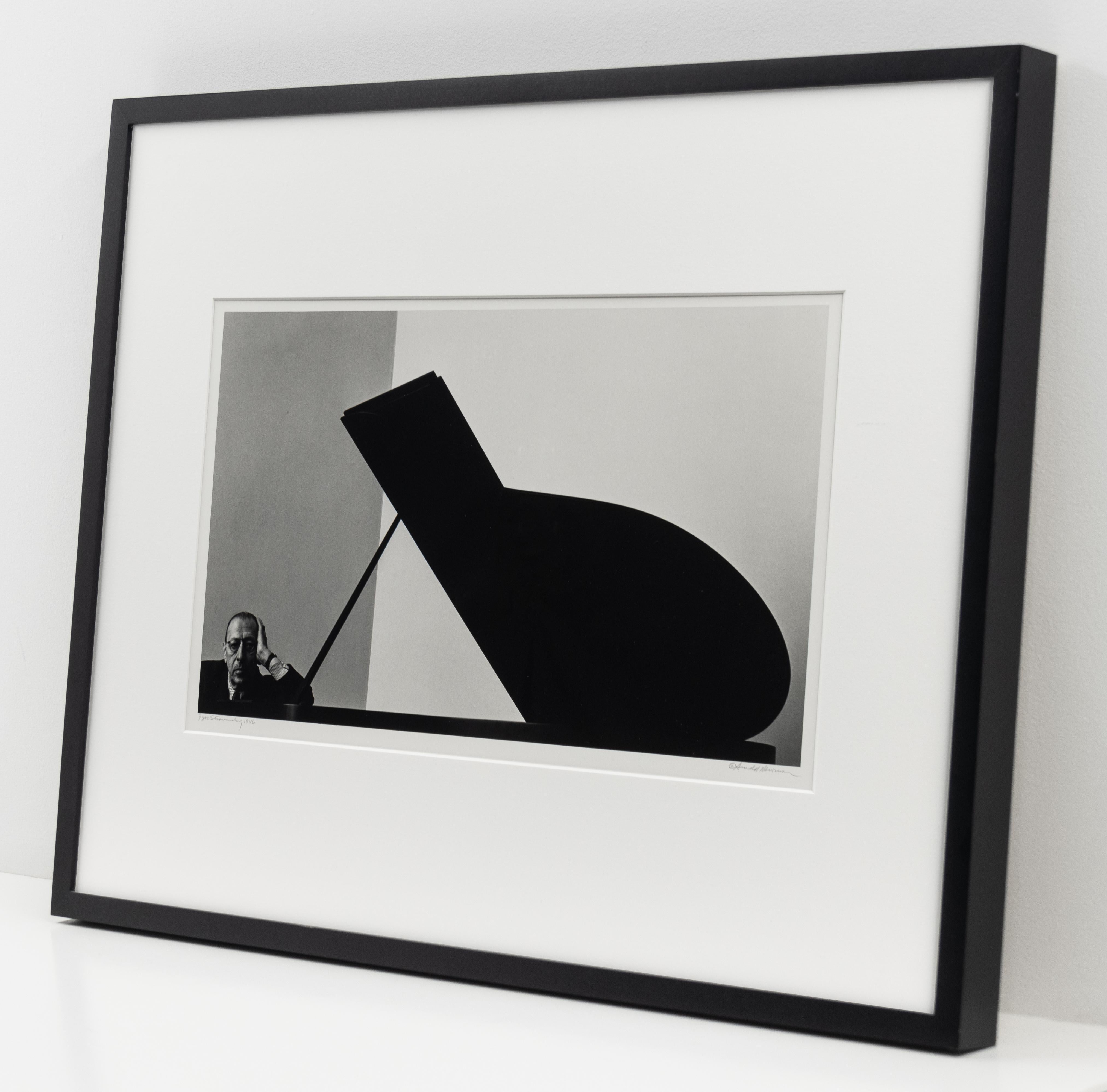 Igor Stravinsky, Fotografía Retrato del Compositor en Blanco y Negro de la década de 1940 - Photograph Contemporáneo de Arnold Newman