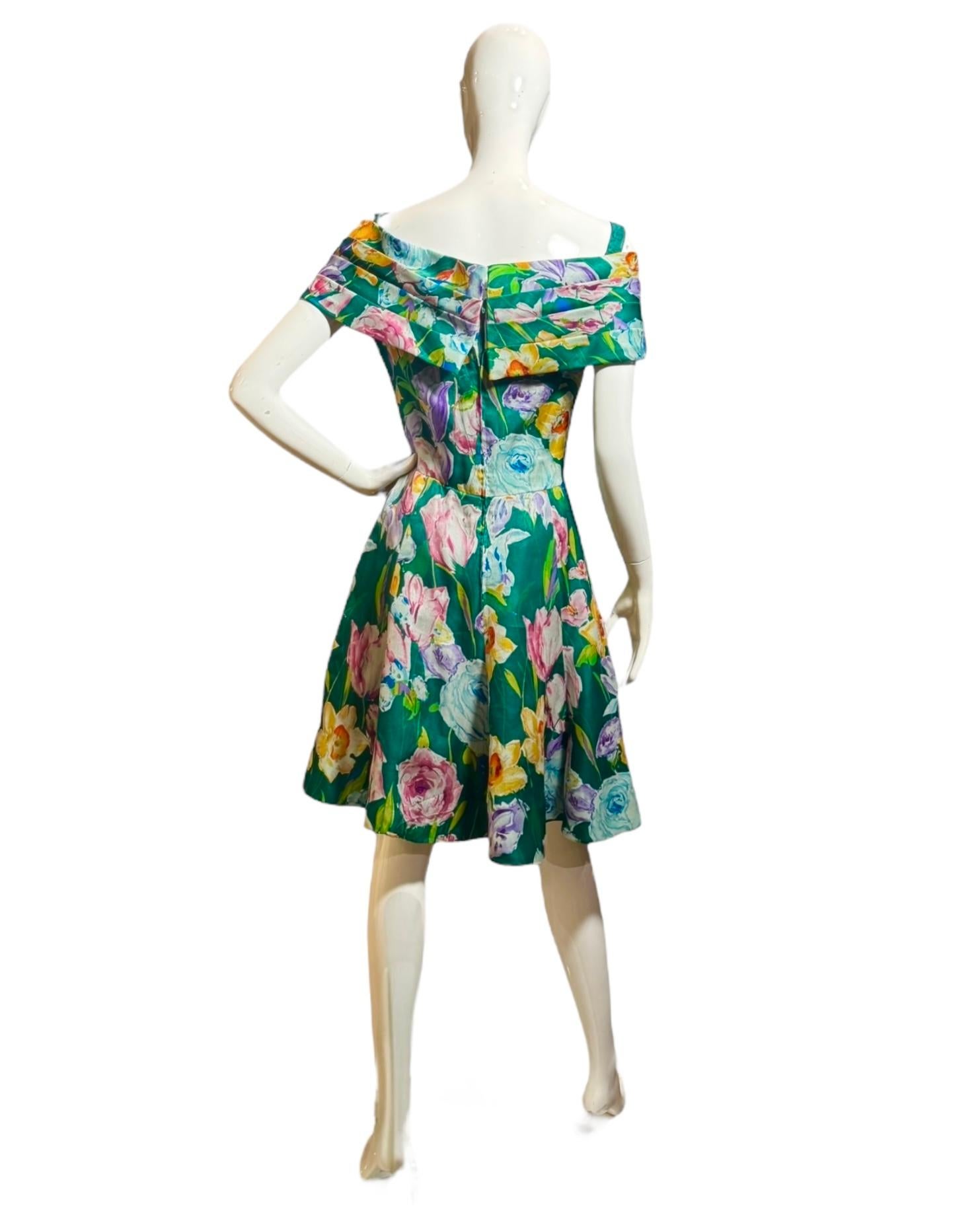 Arnold Scaasi 1950s Off-Shoulder Silk Floral Dress – Brooklyn Museum Provenance en vente 3