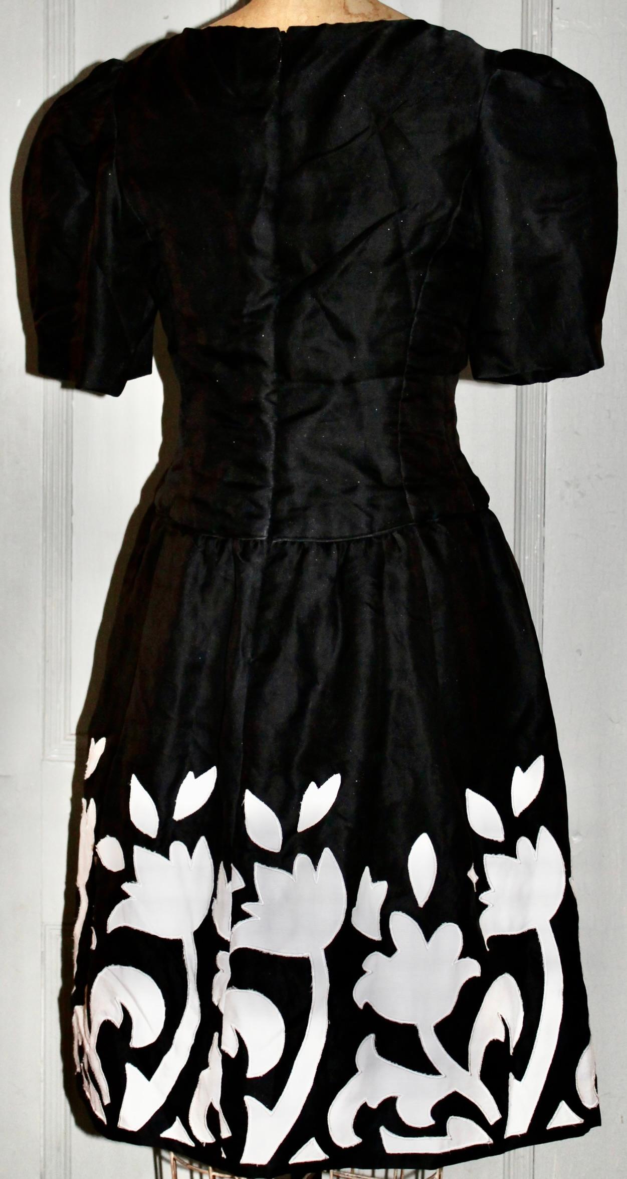 Arnold Scaasi Black with white Tulip Appliqués Cocktail Dress For Sale 7