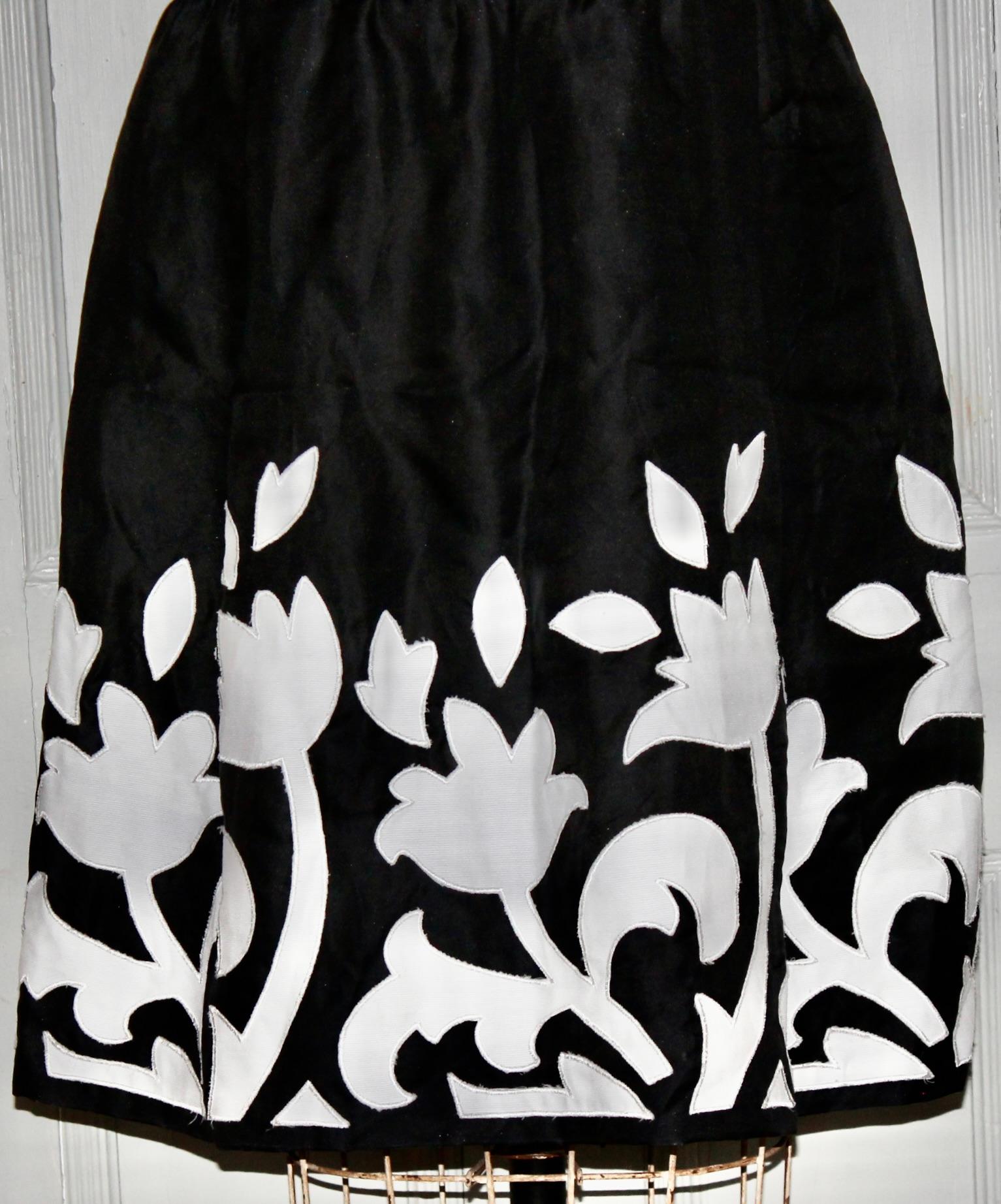 Arnold Scaasi Black with white Tulip Appliqués Cocktail Dress In Good Condition For Sale In Sharon, CT
