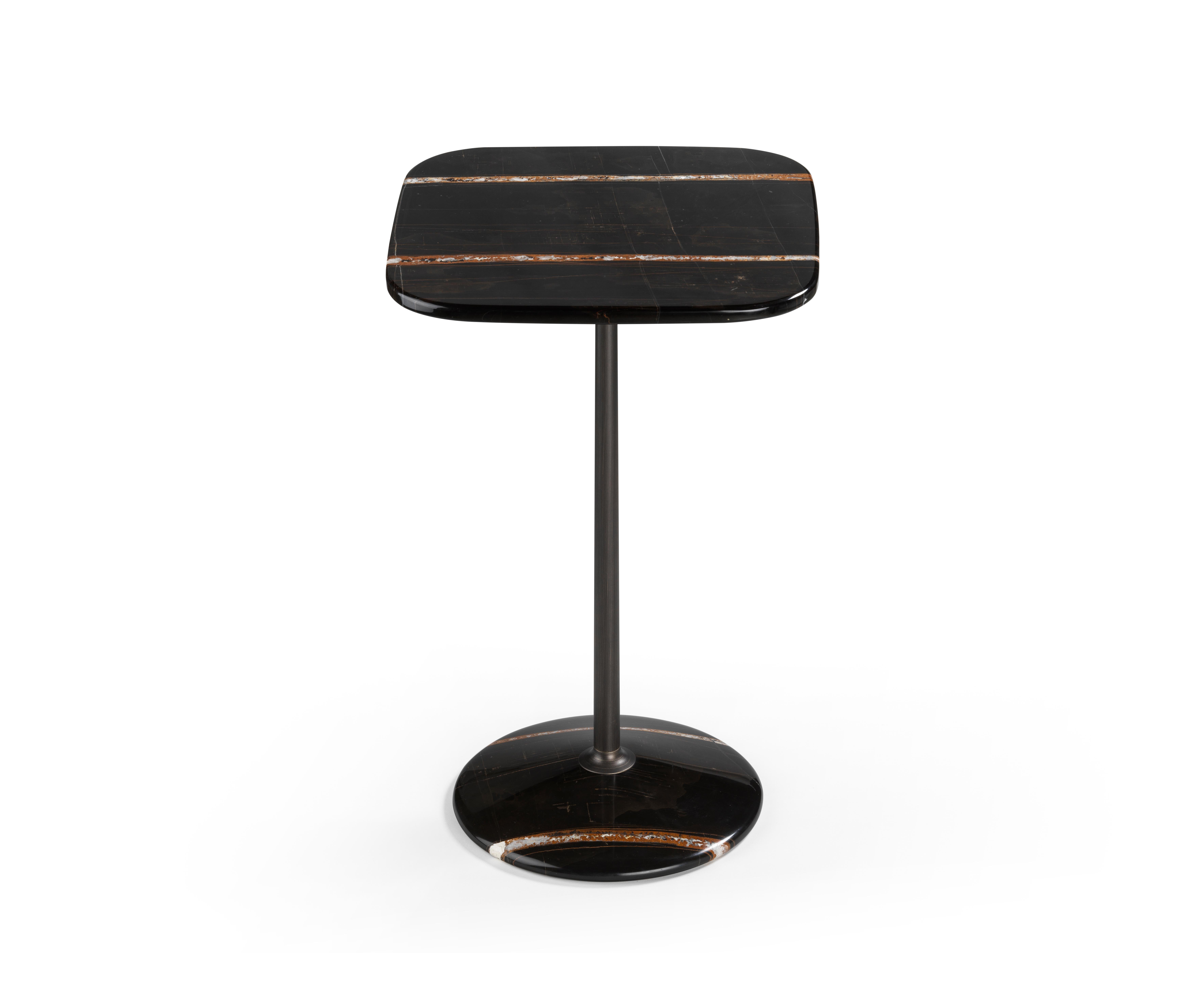 Arnold Tall Table, Sahara Noir Top, Burnished Brass Structure, Made in Italy Neuf - En vente à Villa Carcina, IT