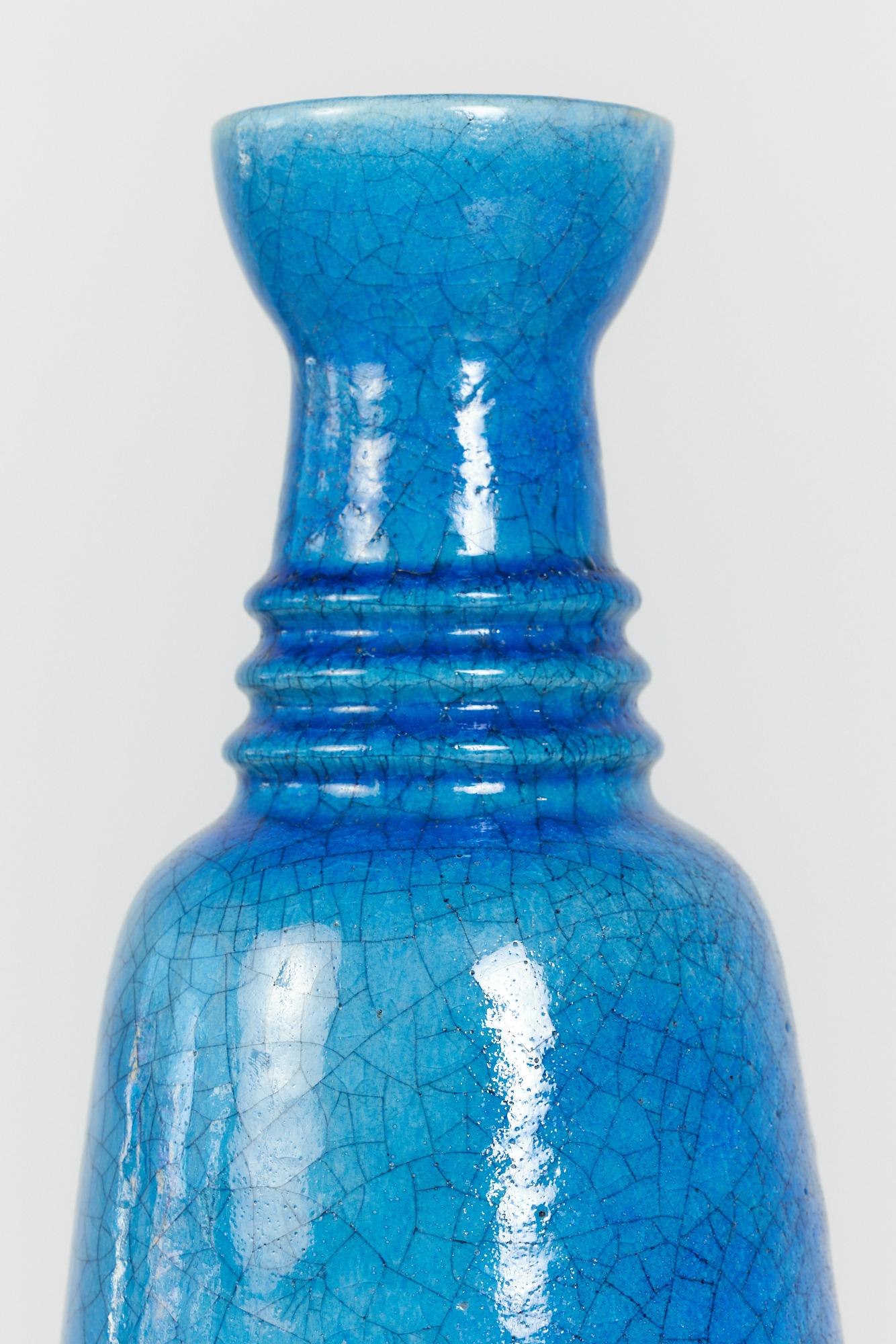 20ième siècle Arnold Zahner - Vase en céramique émaillée bleu à grande échelle en vente