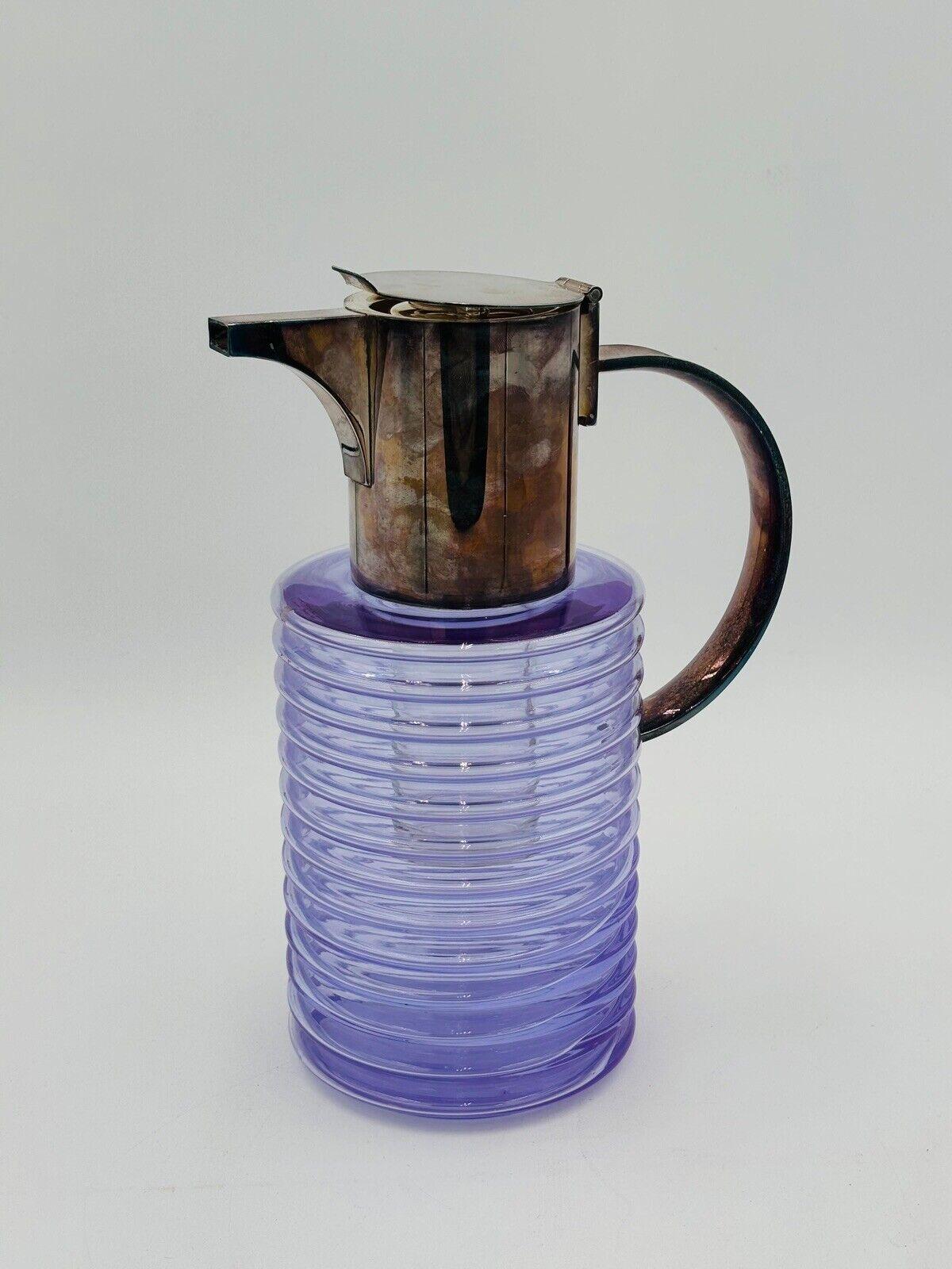 Arnolfo Di Cambio Sergio Asti Pitcher Series Waves.


Entièrement réalisée en cristal ondulé de couleur violette et composants en acier argenté.


L'article est en bon état de conservation, il n'y a pas de défauts esthétiques ou structurels majeurs