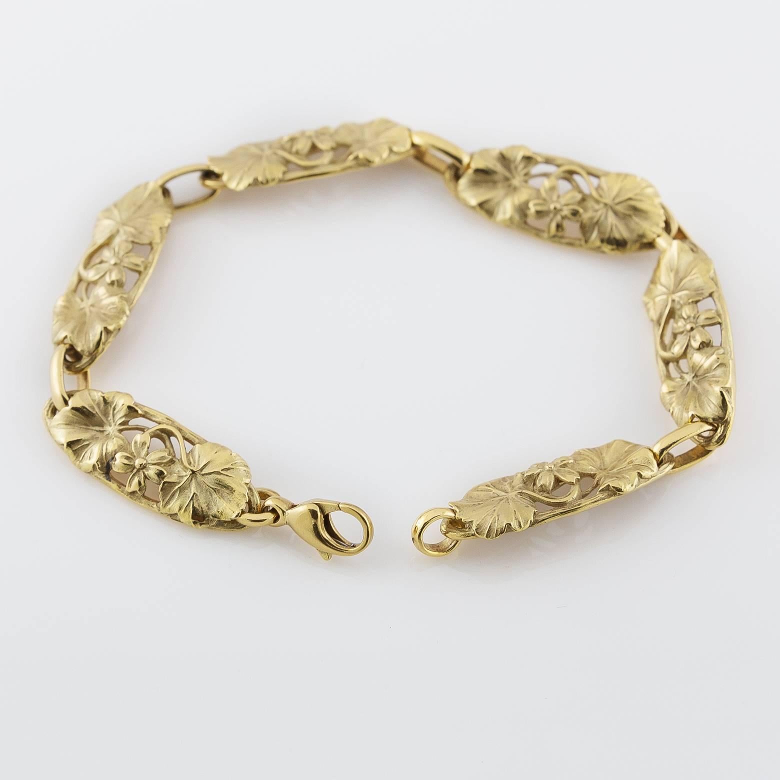 Arnould Art Nouveau 18K Gold Link Bracelet Re-Edition with Flowers and Vines In Excellent Condition For Sale In Berkeley, CA