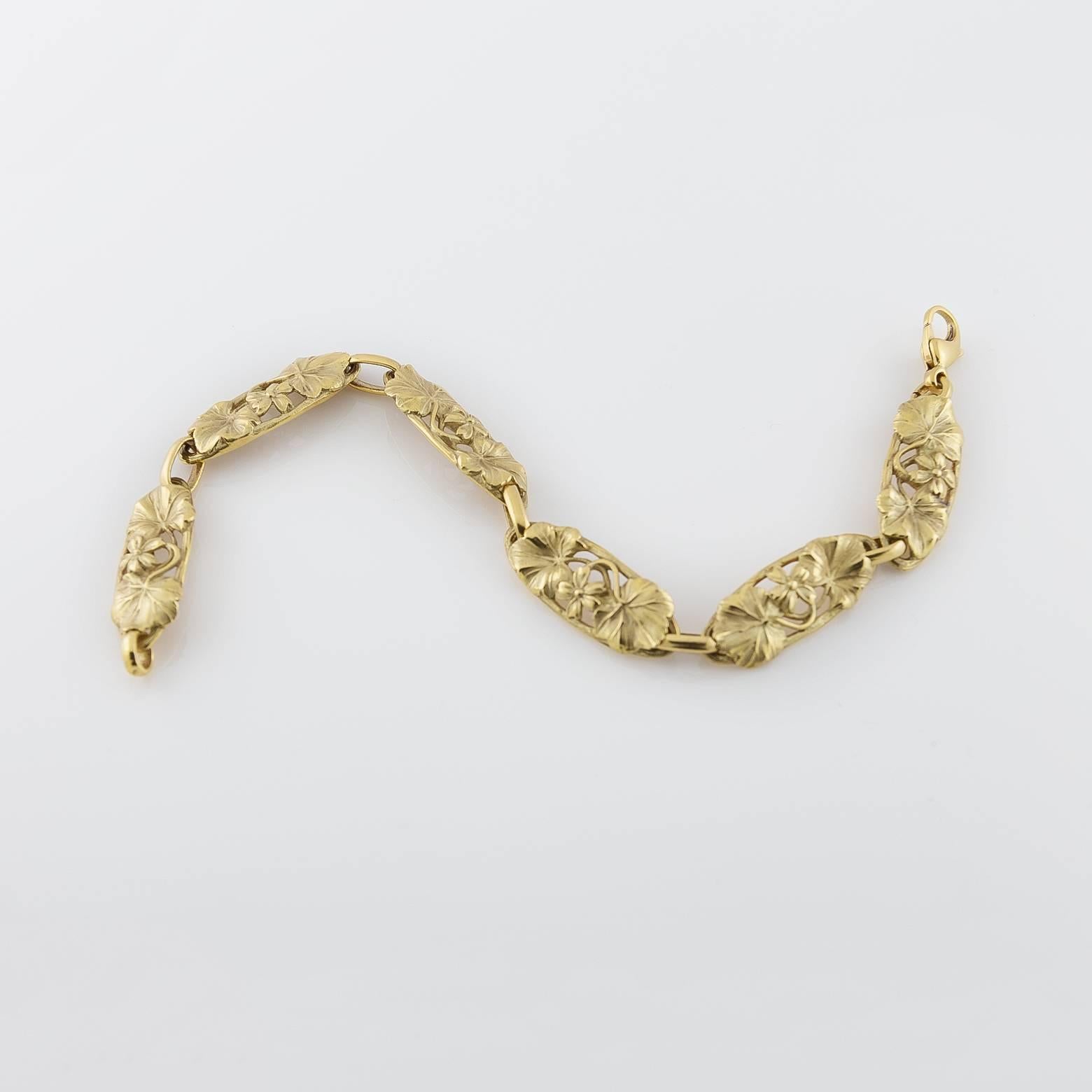 Arnould Bracelet à maillons Art Nouveau en or 18 carats réédition avec fleurs et vignes Unisexe en vente