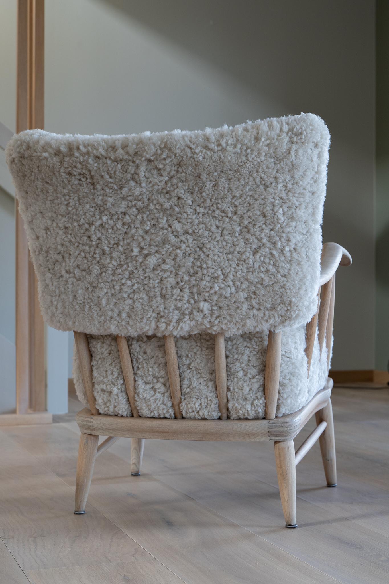 Arnt Lande (attr.) armchair for Møller & Stokke, sheepskin For Sale 5