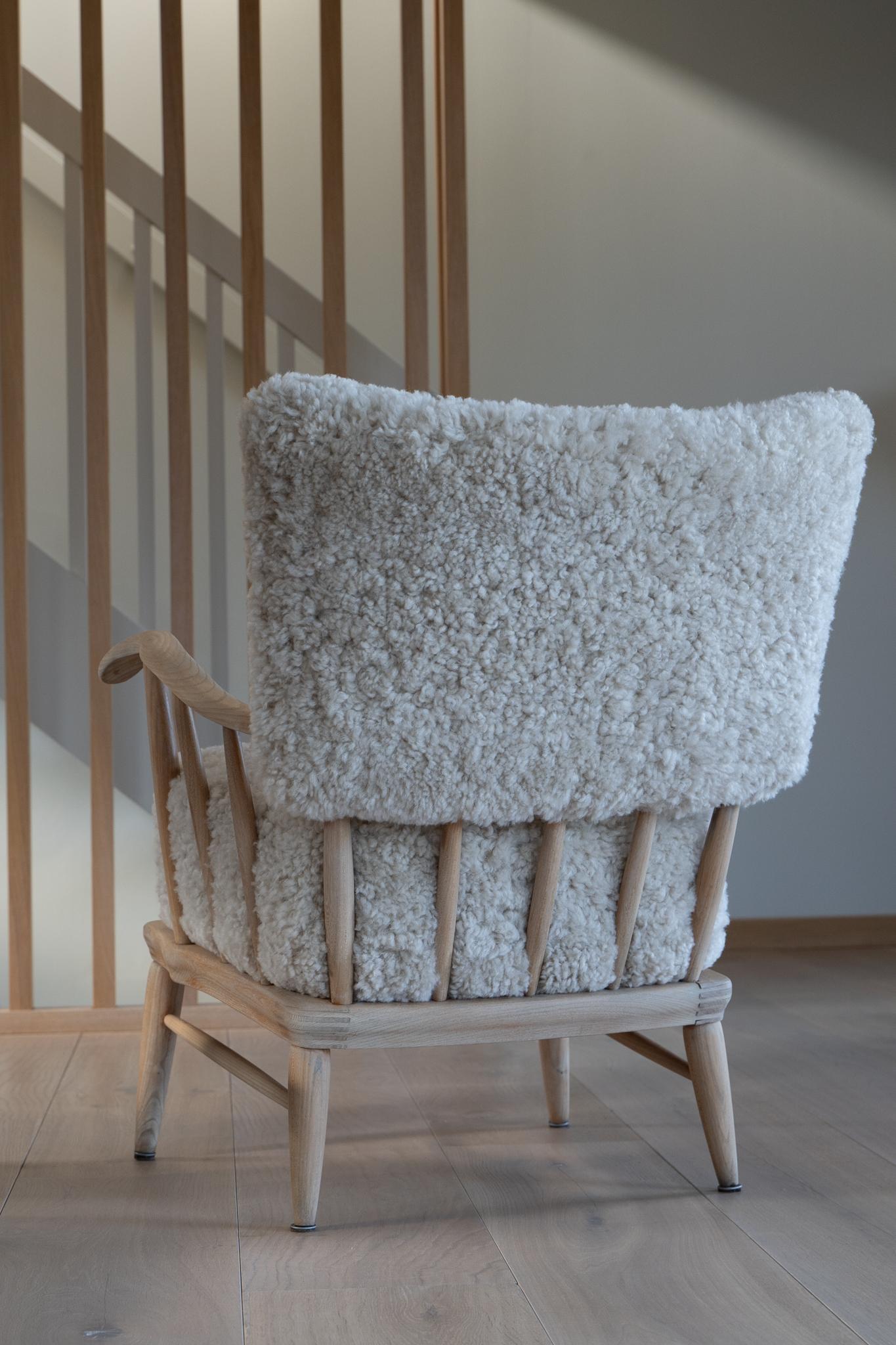 Arnt Lande (attr.) armchair for Møller & Stokke, sheepskin For Sale 7