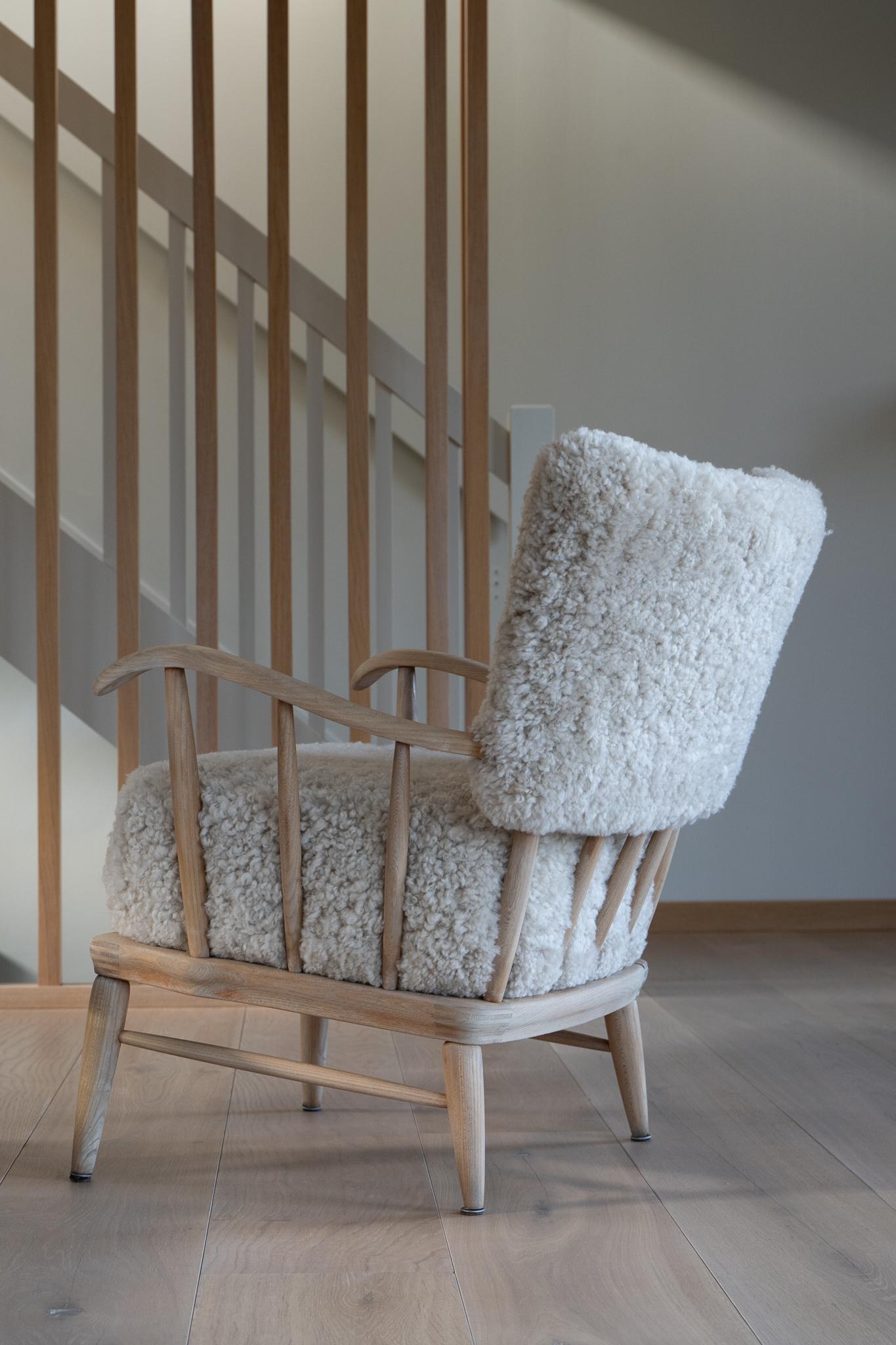 Arnt Lande (attr.) armchair for Møller & Stokke, sheepskin For Sale 8