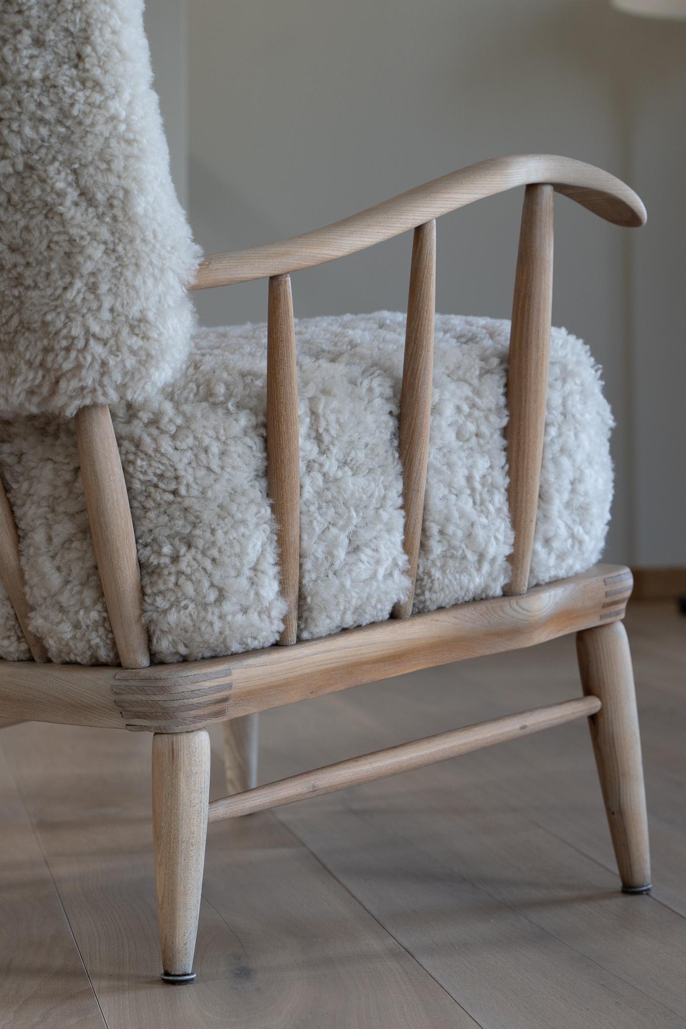 Arnt Lande (attr.) armchair for Møller & Stokke, sheepskin For Sale 1