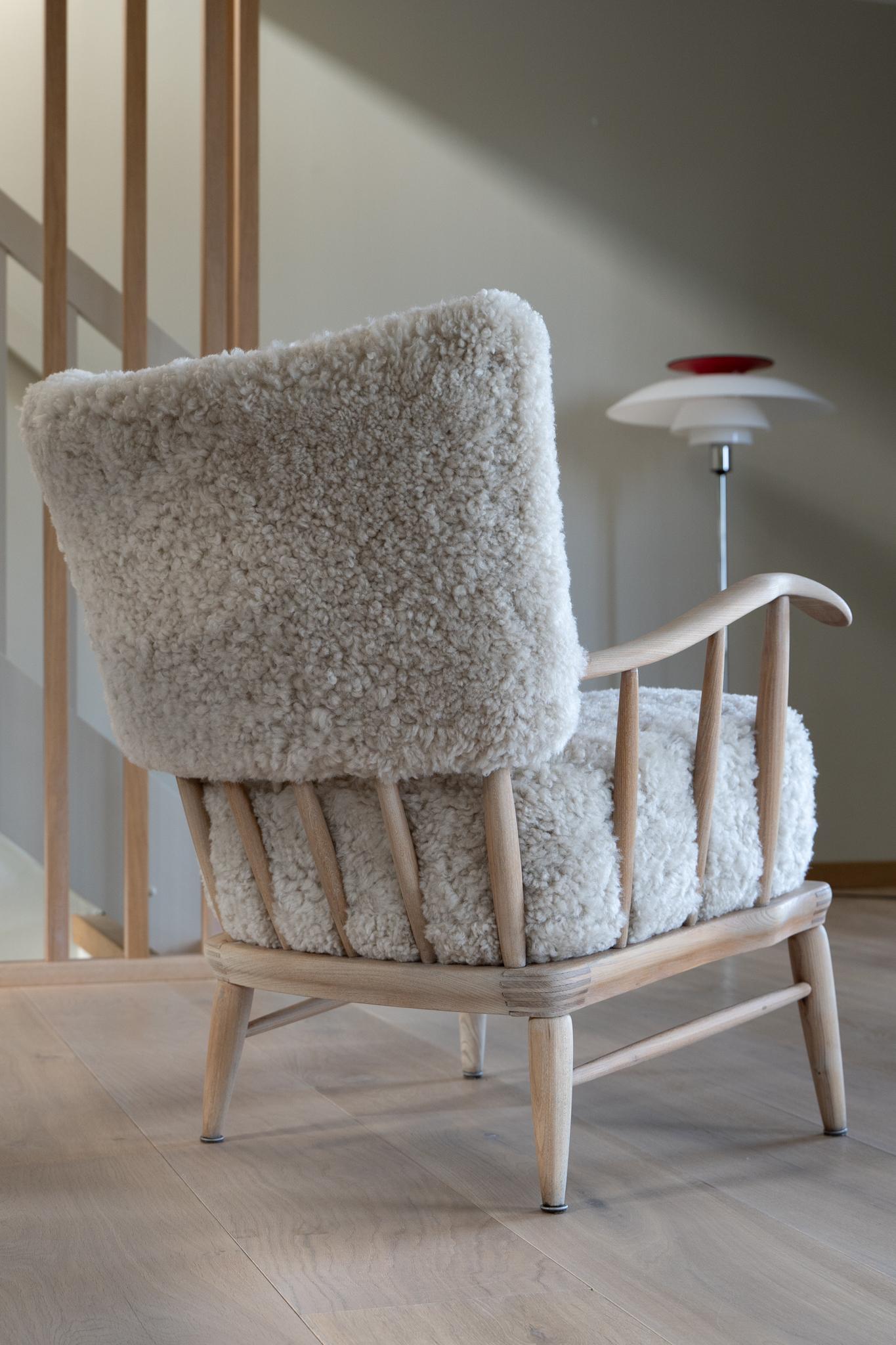 Arnt Lande (attr.) armchair for Møller & Stokke, sheepskin For Sale 2