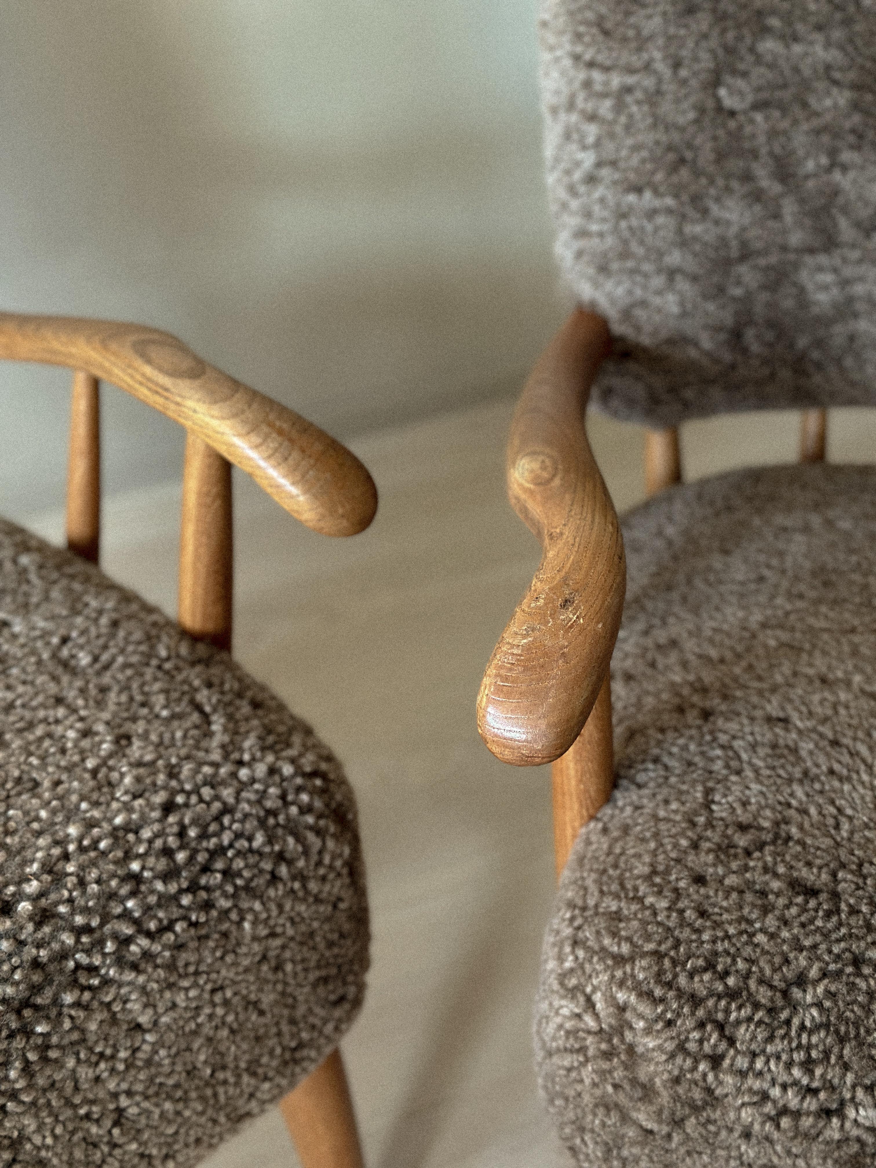 Arnt Lande (attr.) Armchairs by Møller & Stokke, Pine and Sheepskin, c. 1940s 2
