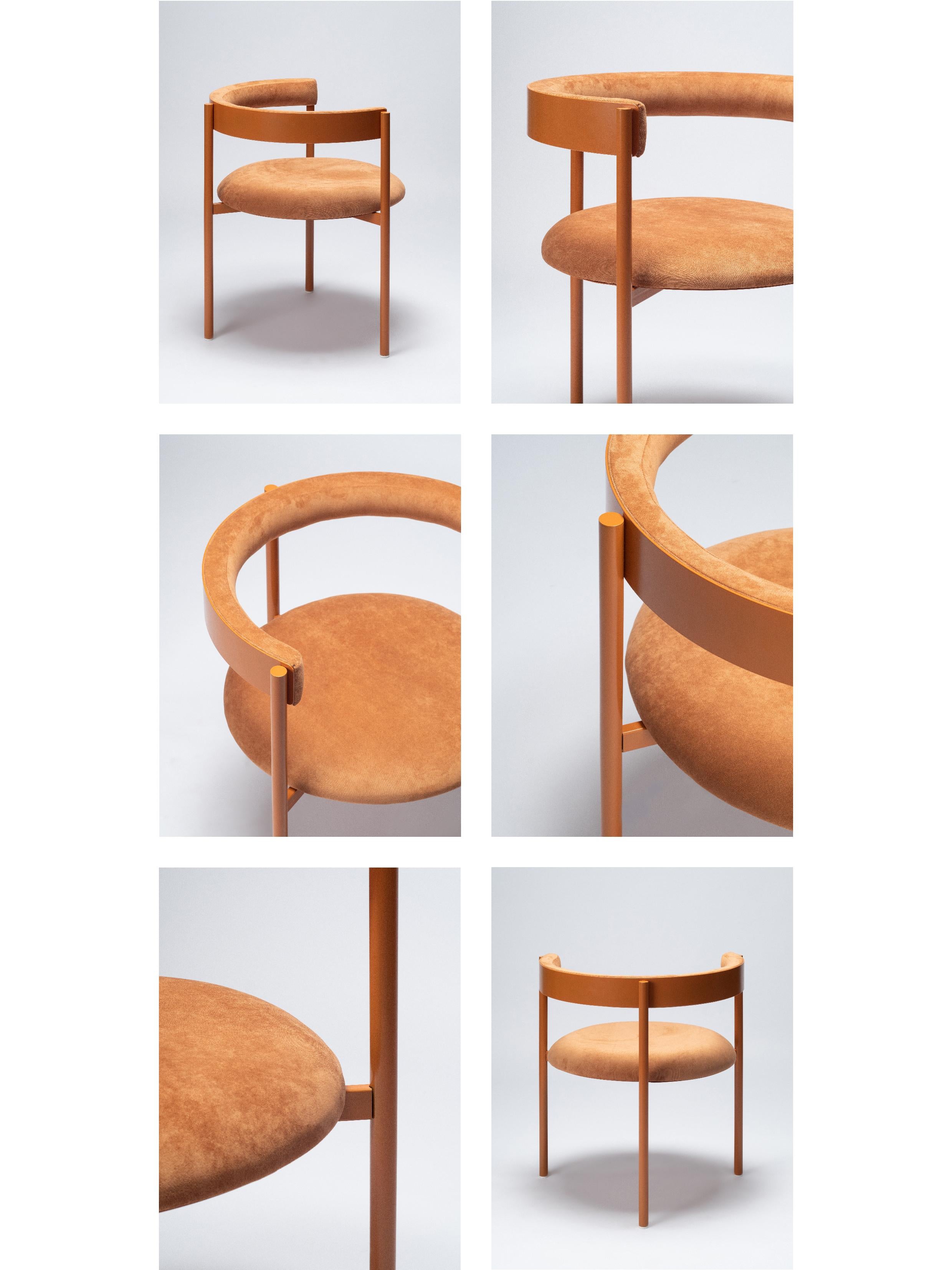 ARO Contemporary Stuhl aus Stahl und Samtpolsterung von Ries (Argentinisch) im Angebot