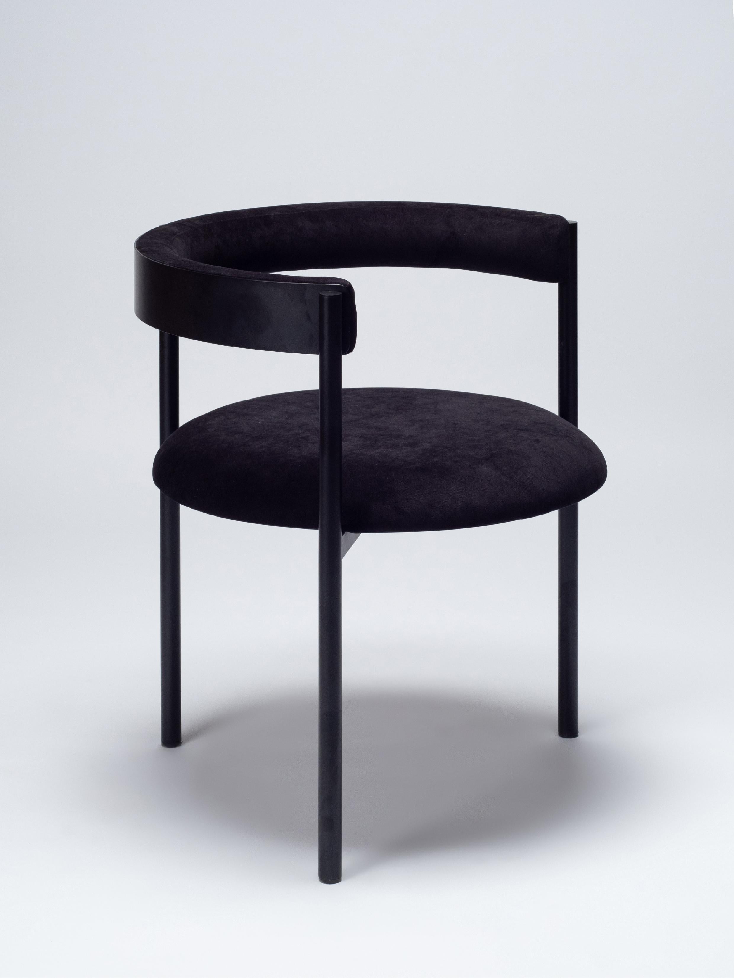 ARO Contemporary Stuhl aus Stahl und Samtpolsterung von Ries (Pulverbeschichtet) im Angebot