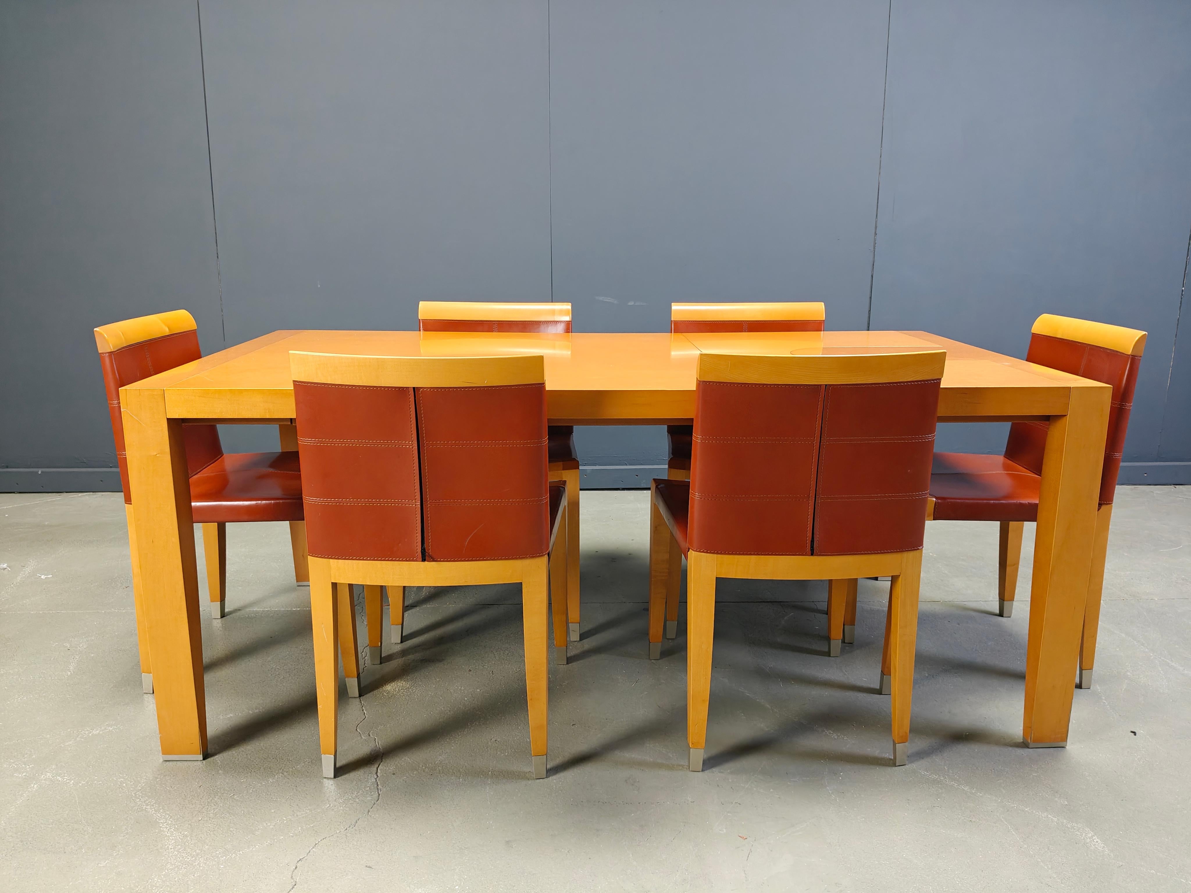 Pelle Sedie e tavolo da pranzo Aro di Chi Wing Lo Chairs per Giorgetti, Italia in vendita