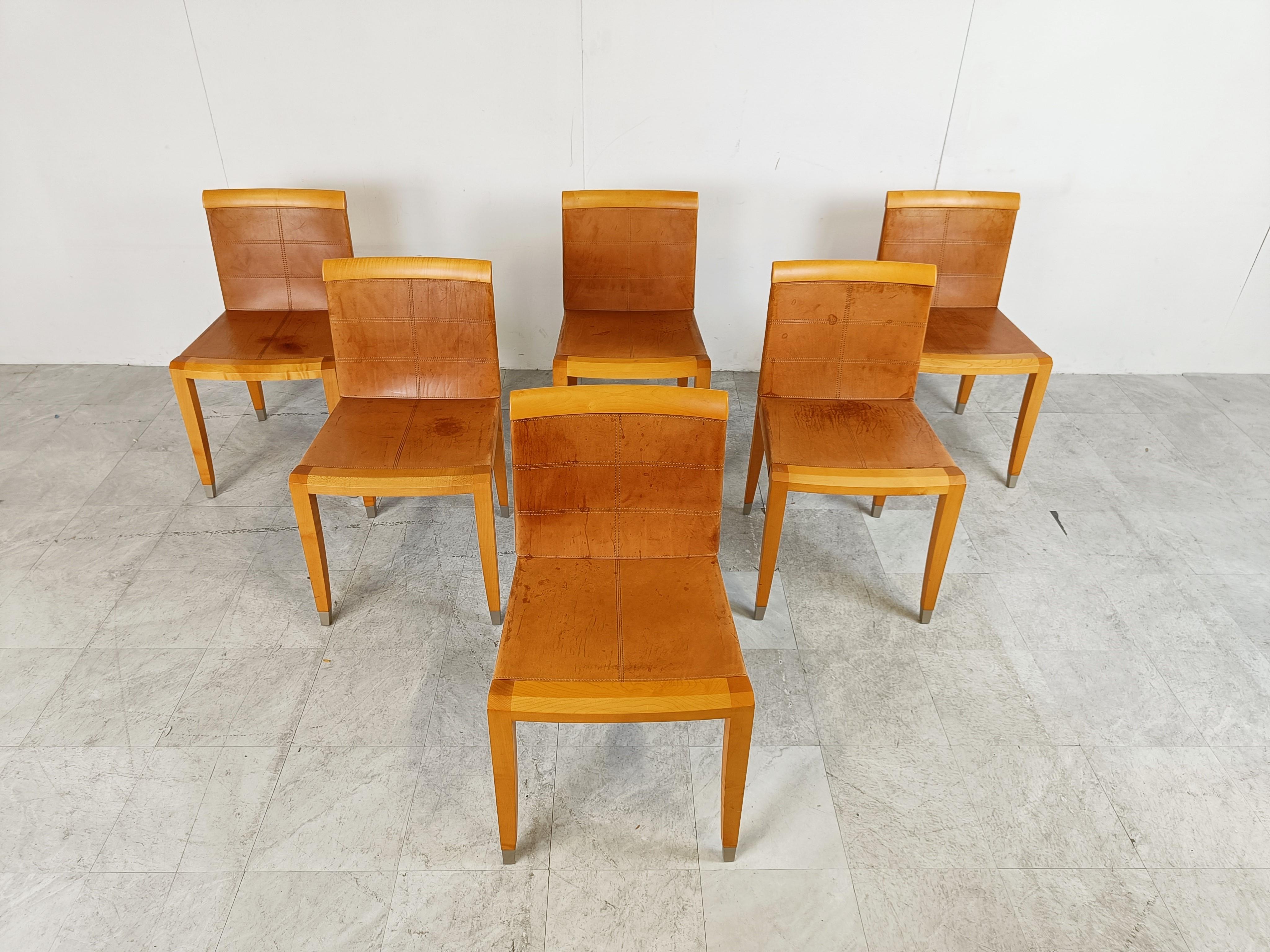 1990s Dining chairs with cherry wooden frames, metal foot caps and brown patinated saddel leather upholstery.

The chairs have a beautiful, sleek and elegant design and live up to the high quality Giorgetti standards.

These chairs date from the
