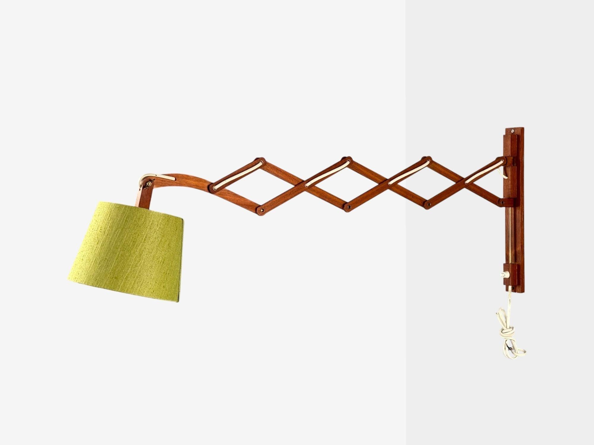 Mid-Century moderno Aro Leuchten, Teak, Ottone, Fabrice, Applique a forbice, Germania, anni '60 in vendita