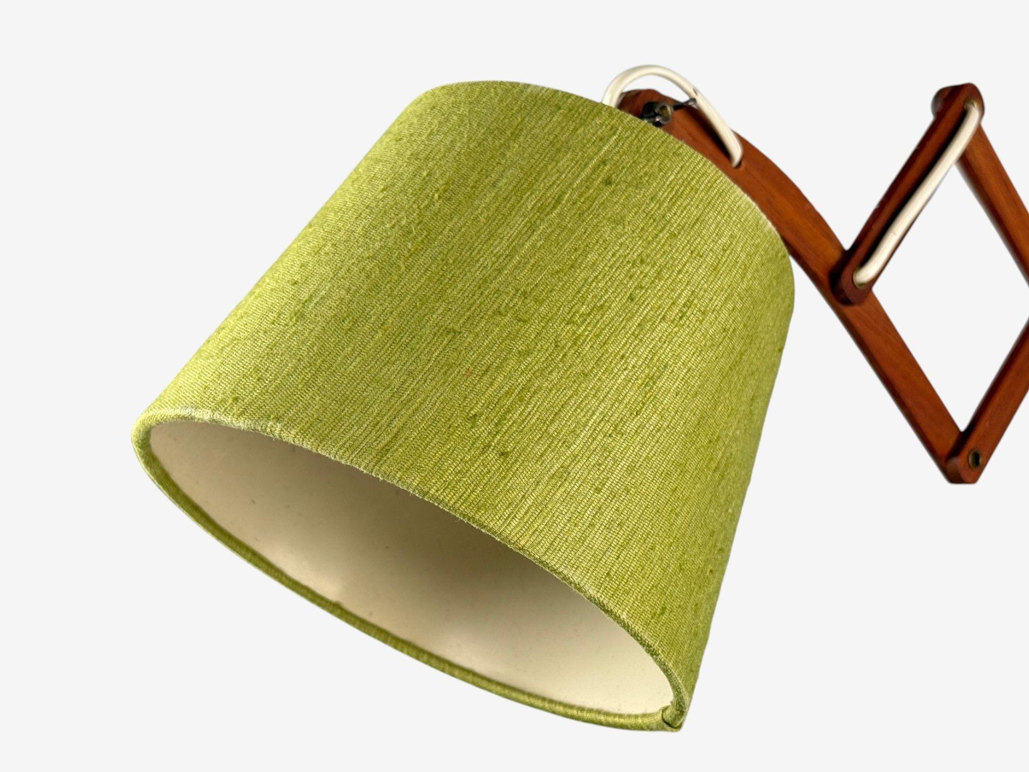 Aro Leuchten, Teak, Ottone, Fabrice, Applique a forbice, Germania, anni '60 In condizioni buone in vendita a Manhasset, NY