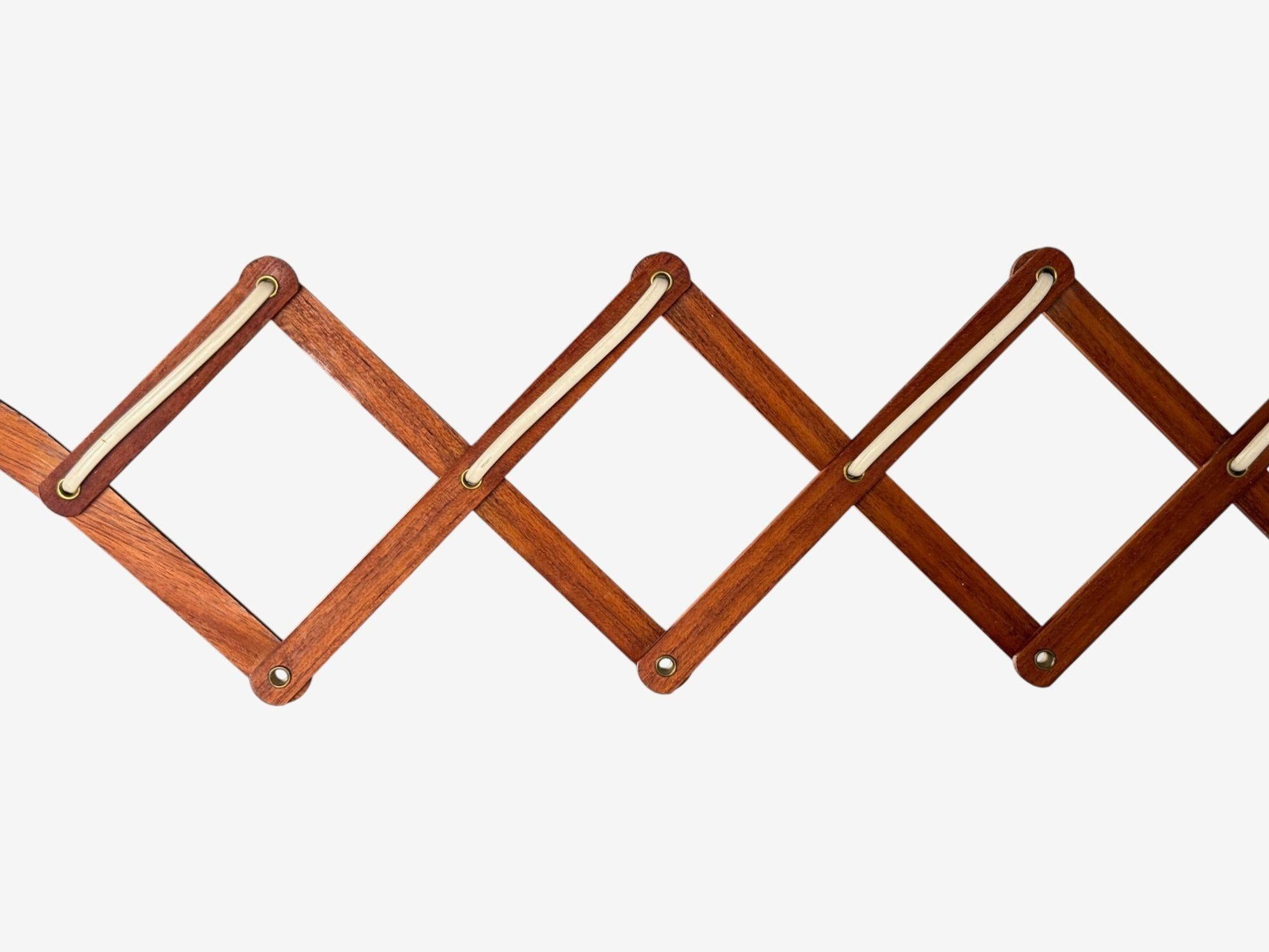 Metà XX secolo Aro Leuchten, Teak, Ottone, Fabrice, Applique a forbice, Germania, anni '60 in vendita
