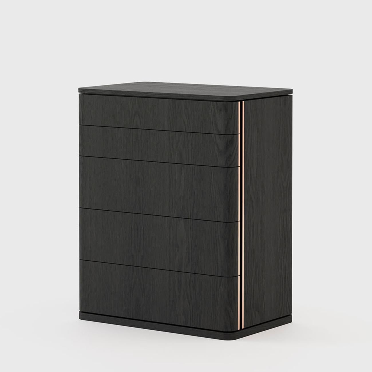 Chest of drawers Aroa with solid wood structure, in black
ash finish. With 5 drawers on easy glide metal runners with
polished stainless steel edging trim in copper finish or in brass
finish or in chrome finish with an edging trim reminder the