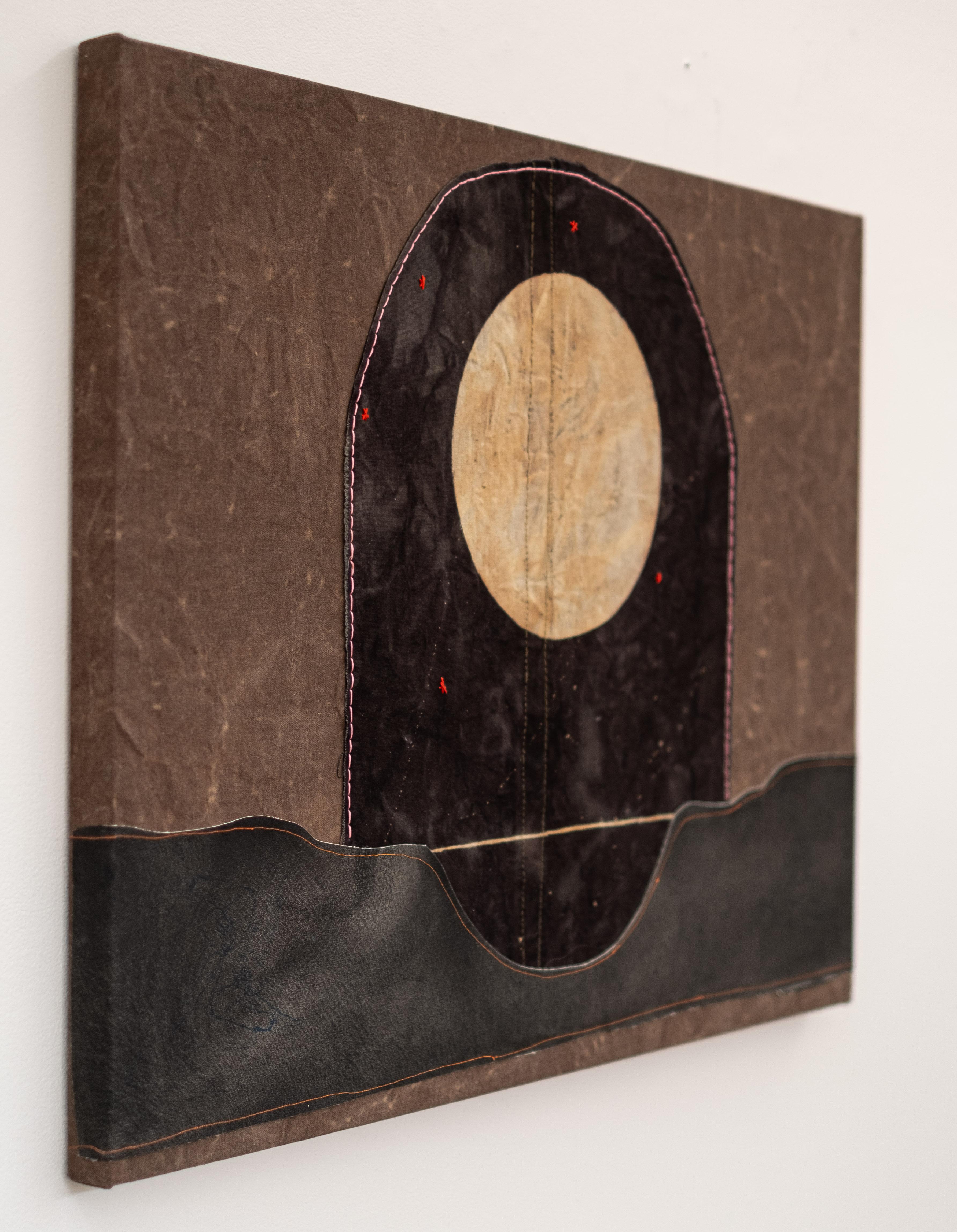 Arco di accesso all'aldilà - collage di forme, acrilico e inchiostro su tela - Painting Astratto di Aron Hill