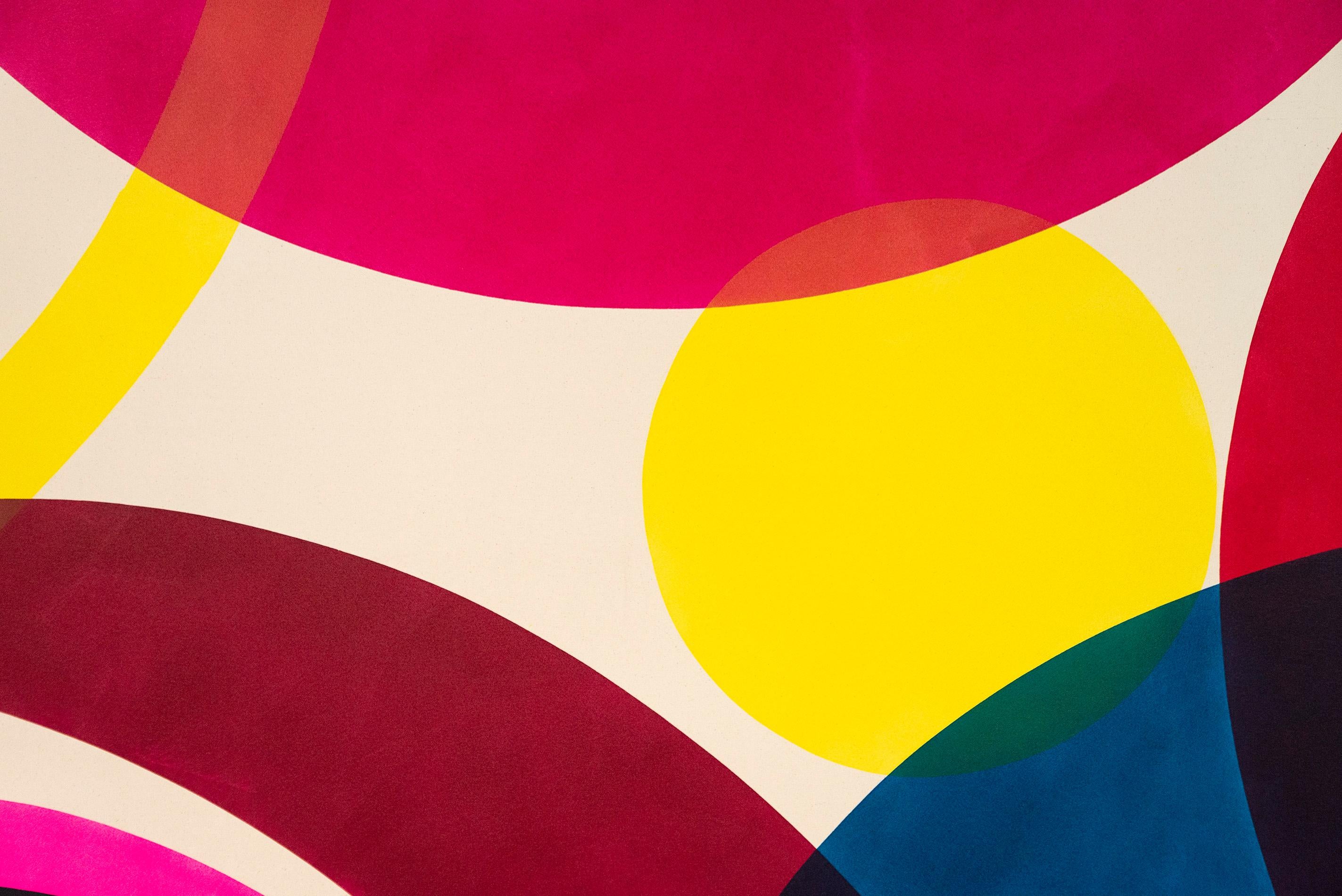 Fresco y moderno, Aron Hill adopta el color y las formas audaces y sencillas para crear cuadros dinámicos. Curvas, líneas y semicírculos en rosa intenso, amarillo brillante, azul oscuro, verde, rojo y naranja resaltan sobre el lienzo blanco.