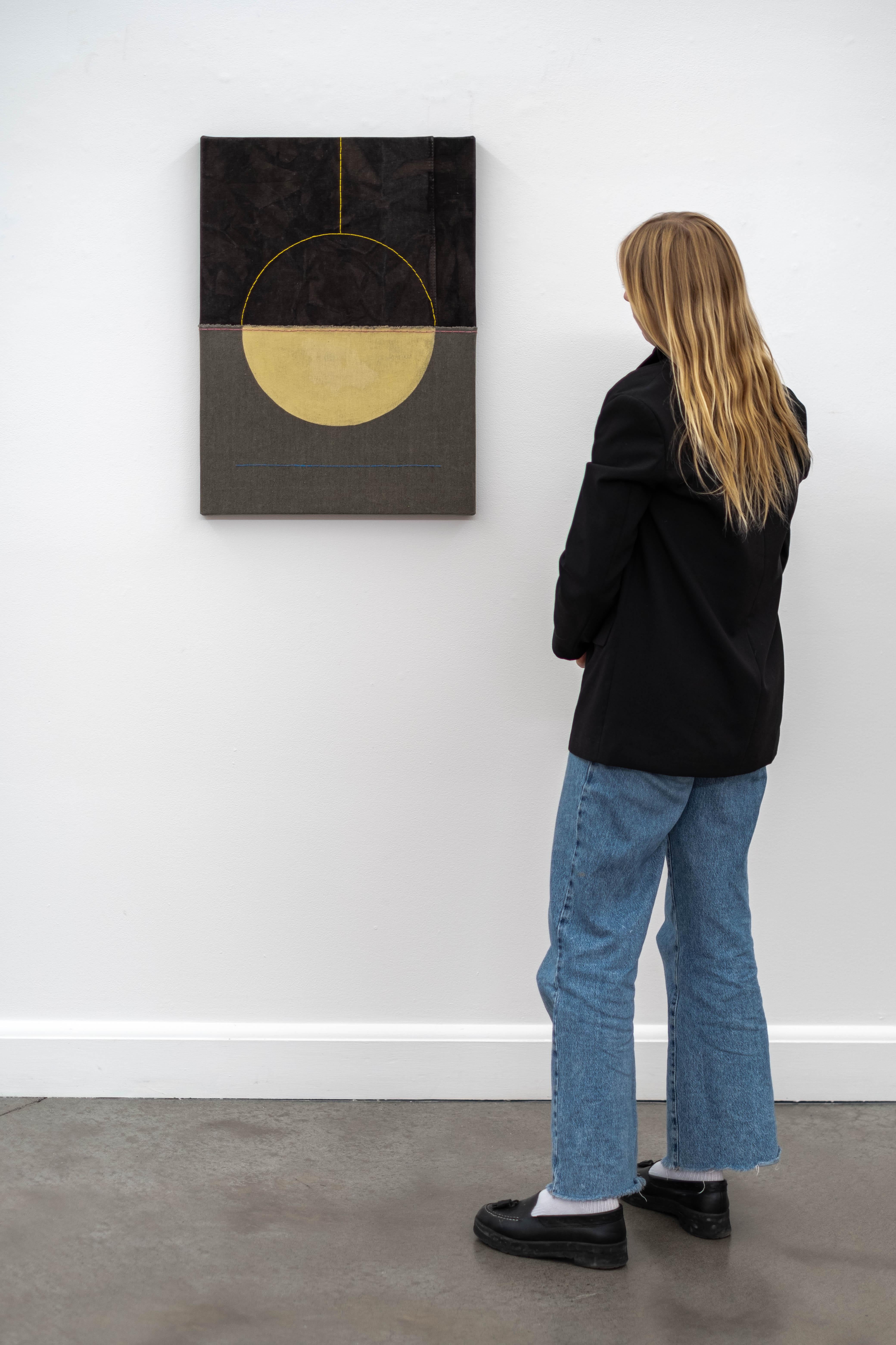 Half Sun Half Sun - formes abstraites et sombres, acrylique, encre et collage sur toile en vente 4