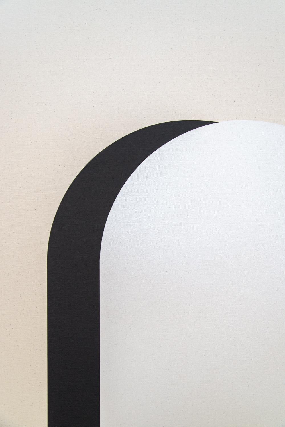 Aron Hill di Calgary crea un'arte unica e pop ispirata alla dinamicità delle forme e dei colori di artisti astratti come Jack Bush. Quest'opera in acrilico e inchiostro su tela combina forme architettoniche - un arco aperto incorniciato di nero, un