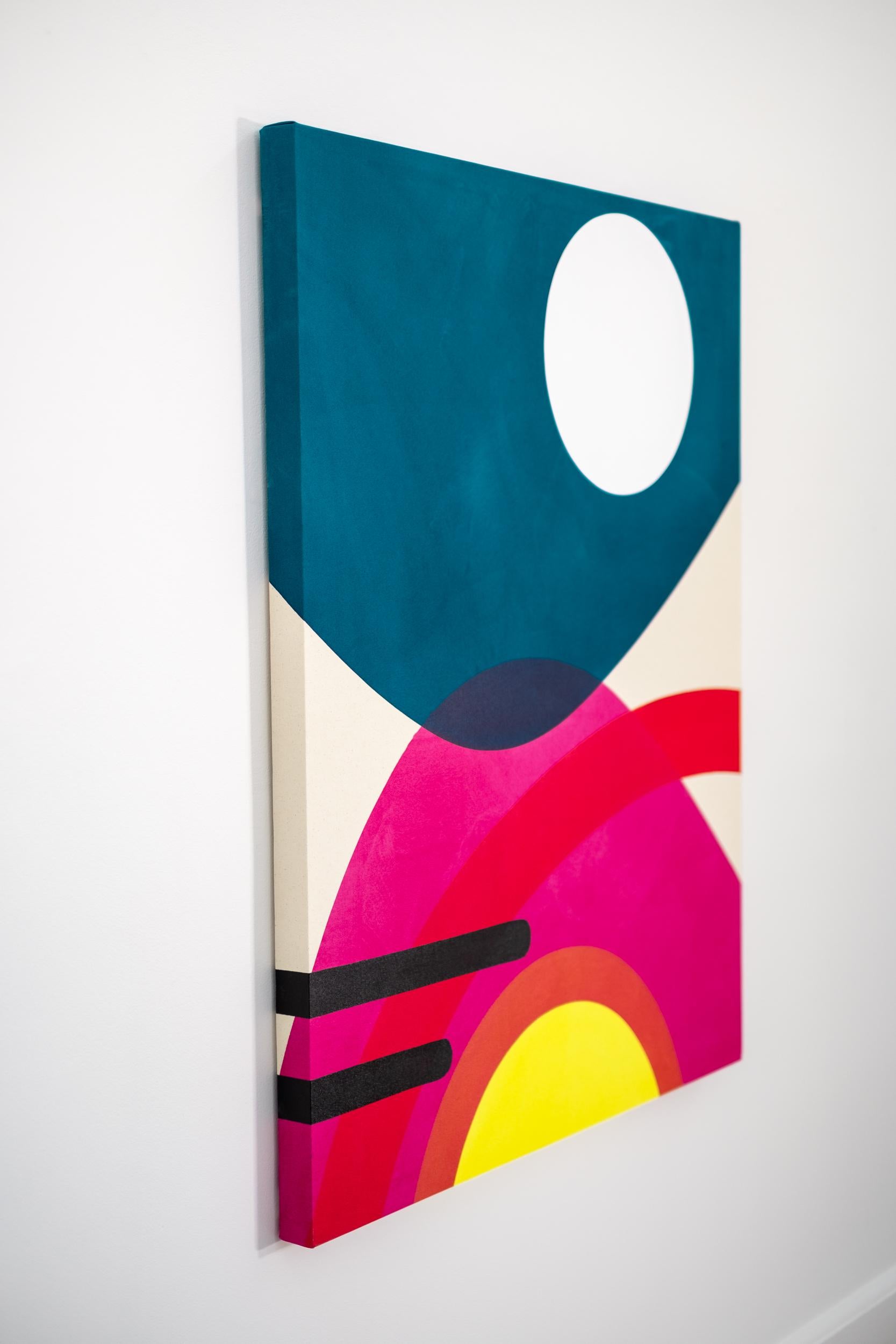 Cette peinture acrylique minimaliste qui représente une lune est une œuvre d'Aron Hille.

Le graphisme audacieux des œuvres d'Aron Hille fait écho aux lignes épurées des influences modernistes telles que Jack Bush. Hille utilise des peintures