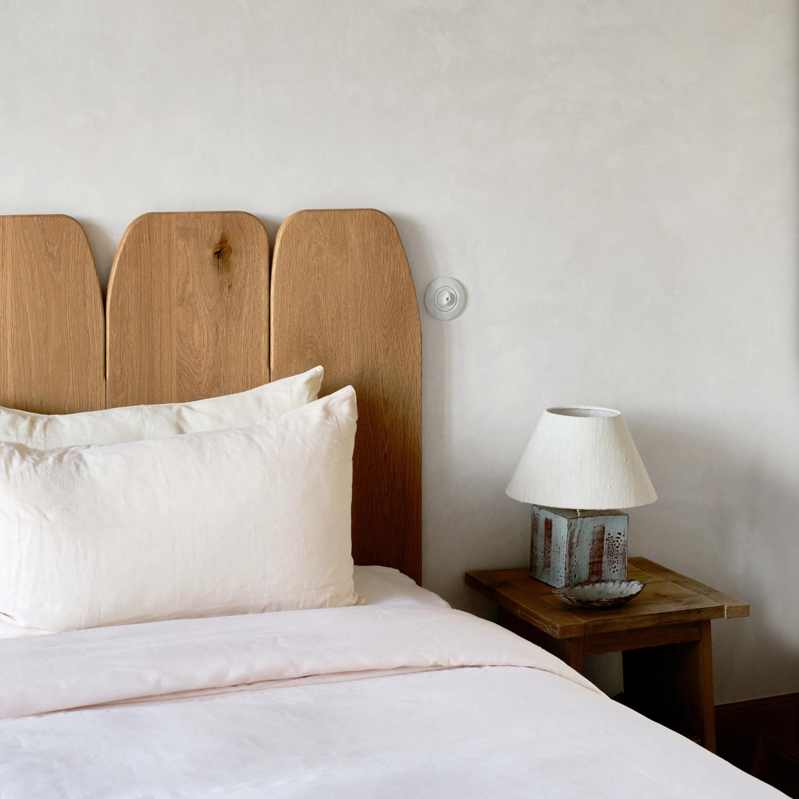 AROUCA TABLE LIGHT, designed in 2024.

Artisanal table light with a cube ceramic base, made in Project 213A's own ceramic workshop. Each piece is unique due to its handmade nature, shapes and shades of the ceramic base can vary slightly. 

Bespoke