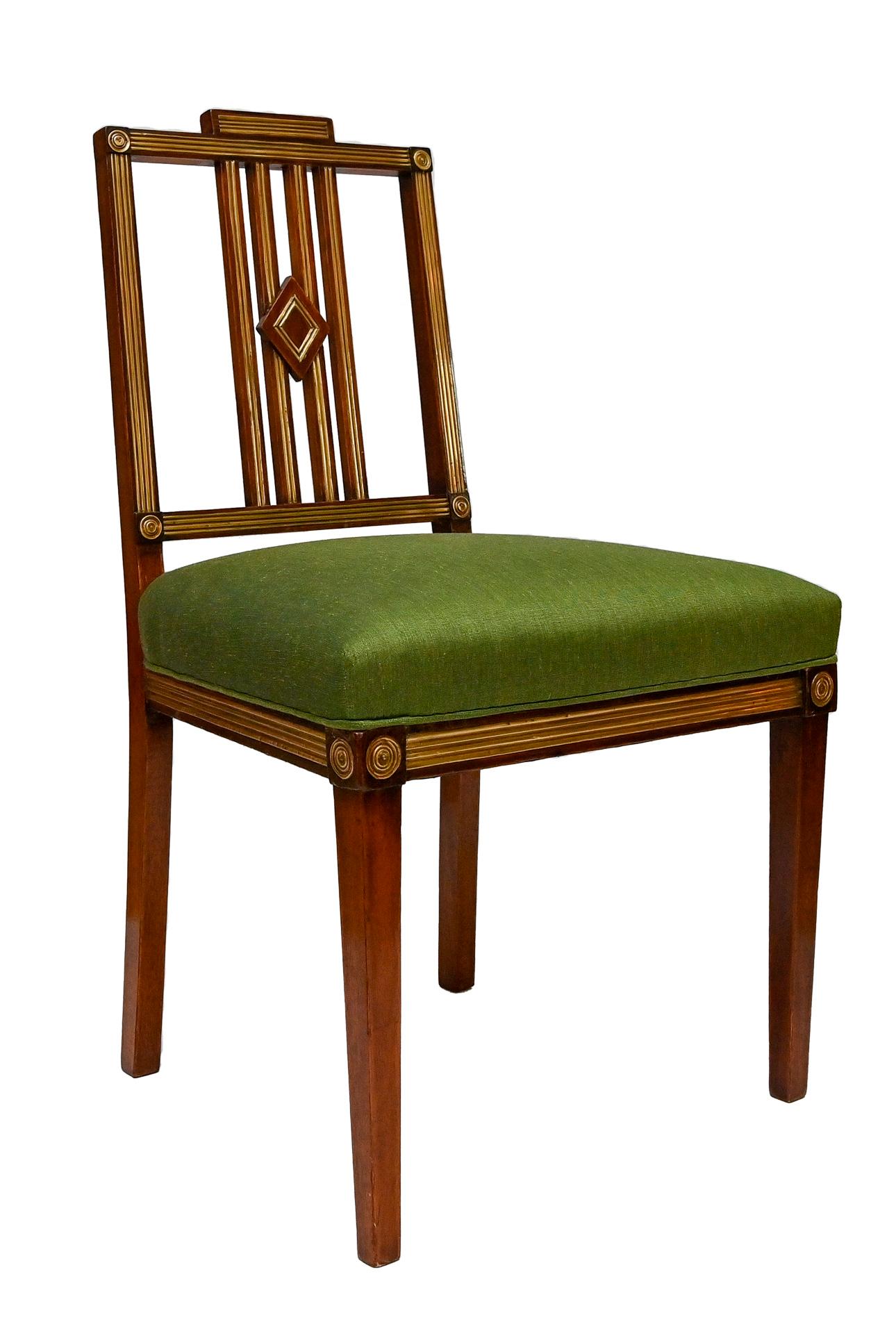 Placage Vers 1800 - 4 chaises de salle à manger baltiques décorées de fils de laiton Mohagony en vente
