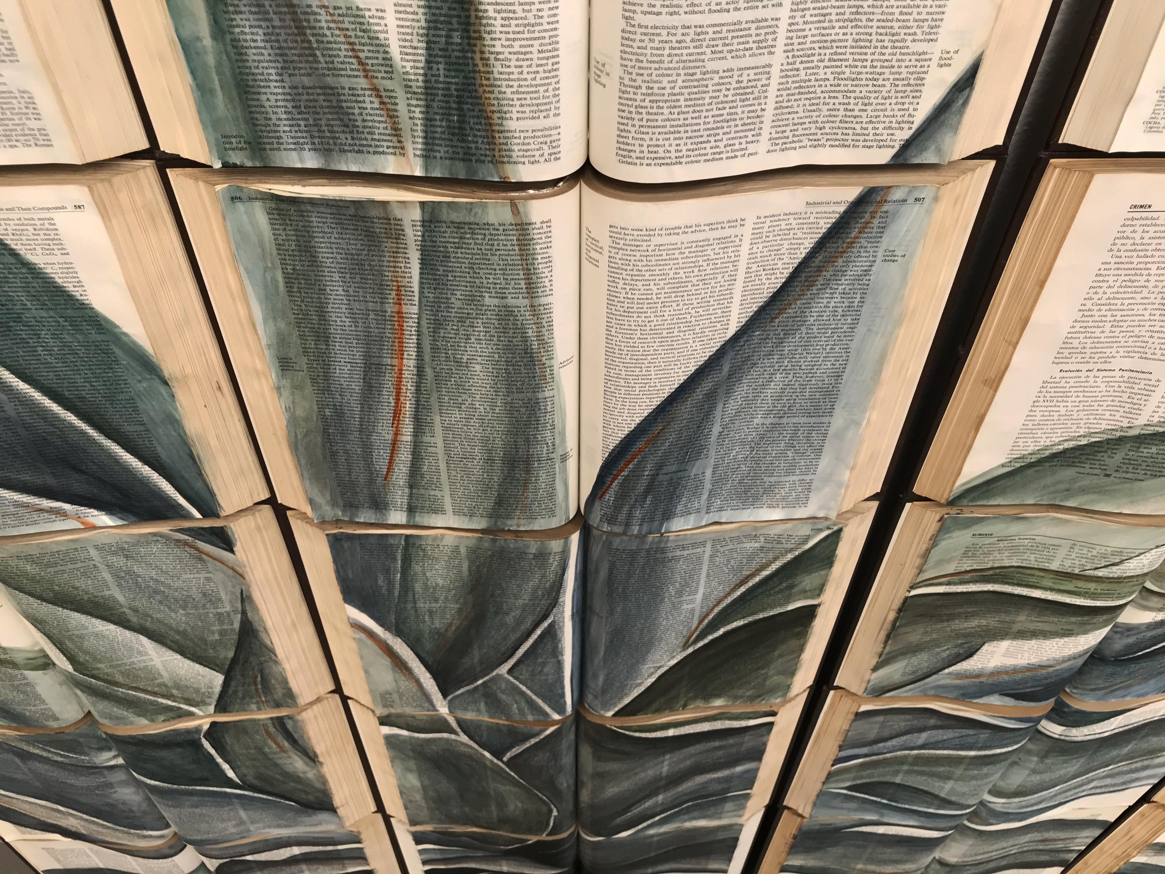 Cette magnifique aquarelle a été réalisée au cœur de la ville de Mexico. La plante maguey ne fleurit dramatiquement qu'une seule fois - à la fin de sa durée de vie qui peut aller jusqu'à 35 ans. Sa tige en forme de tronc (quiote) pousse rapidement,