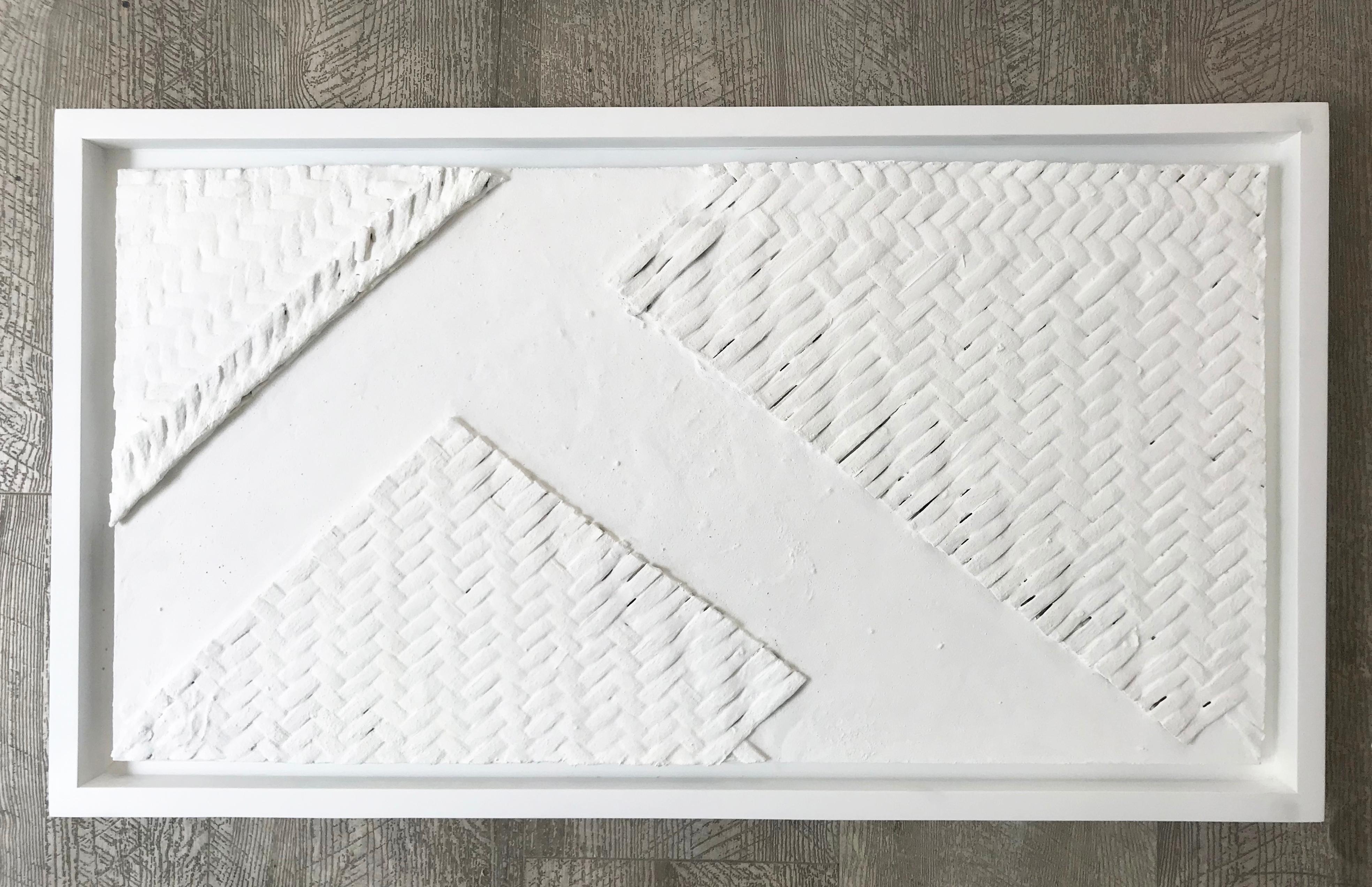 Artisanal Magic, White Elegant Abstract Patterns - Sculpture by Arozarena De La Fuente