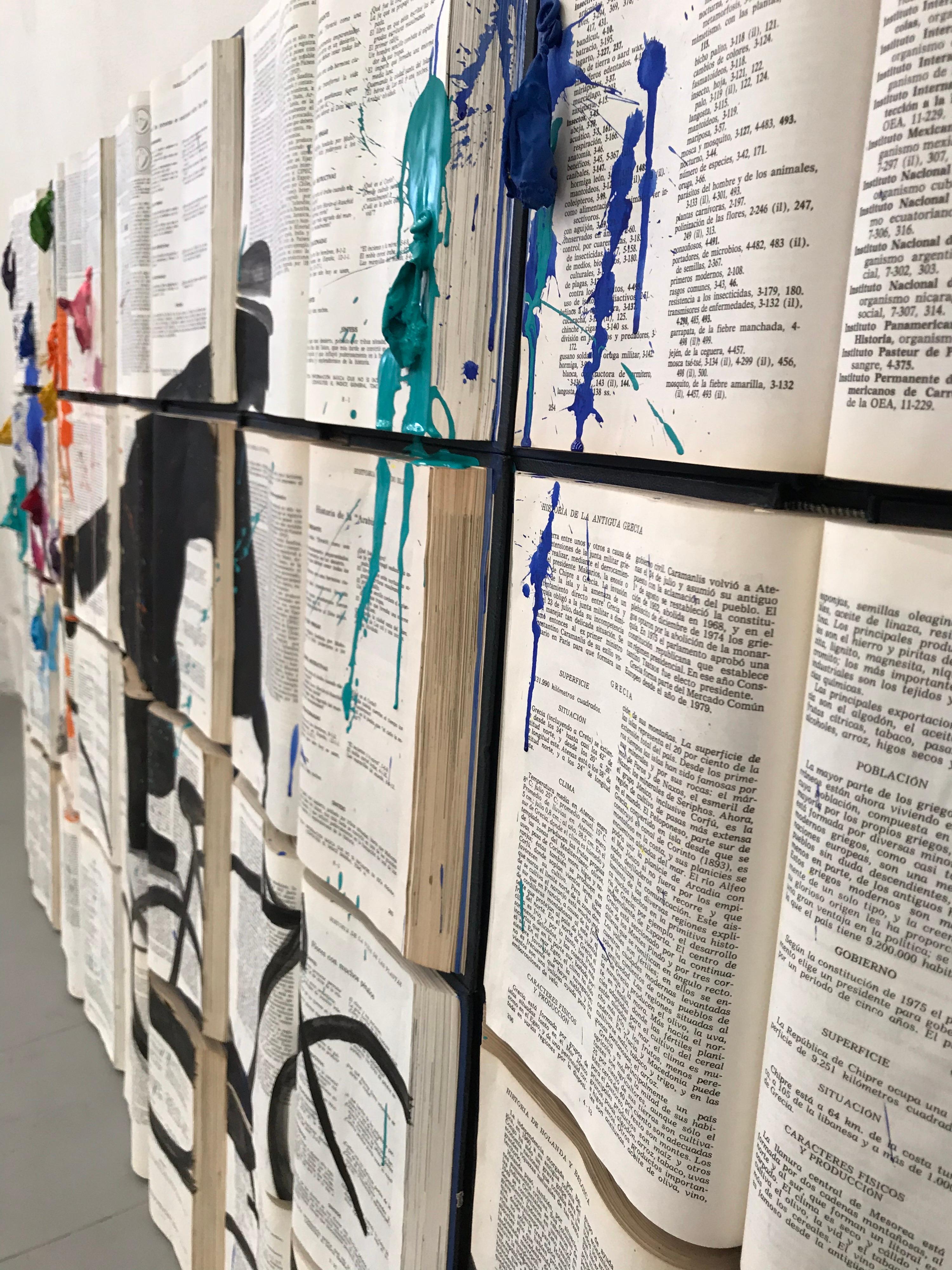 Este cuadro-libro único es perfecto para cualquier espacio moderno, los colores vivos que tiene dan una vida excepcional a cualquier lugar. Los artistas se inspiraron en momentos importantes de la vida que sólo duran segundos y permanecen en nuestra