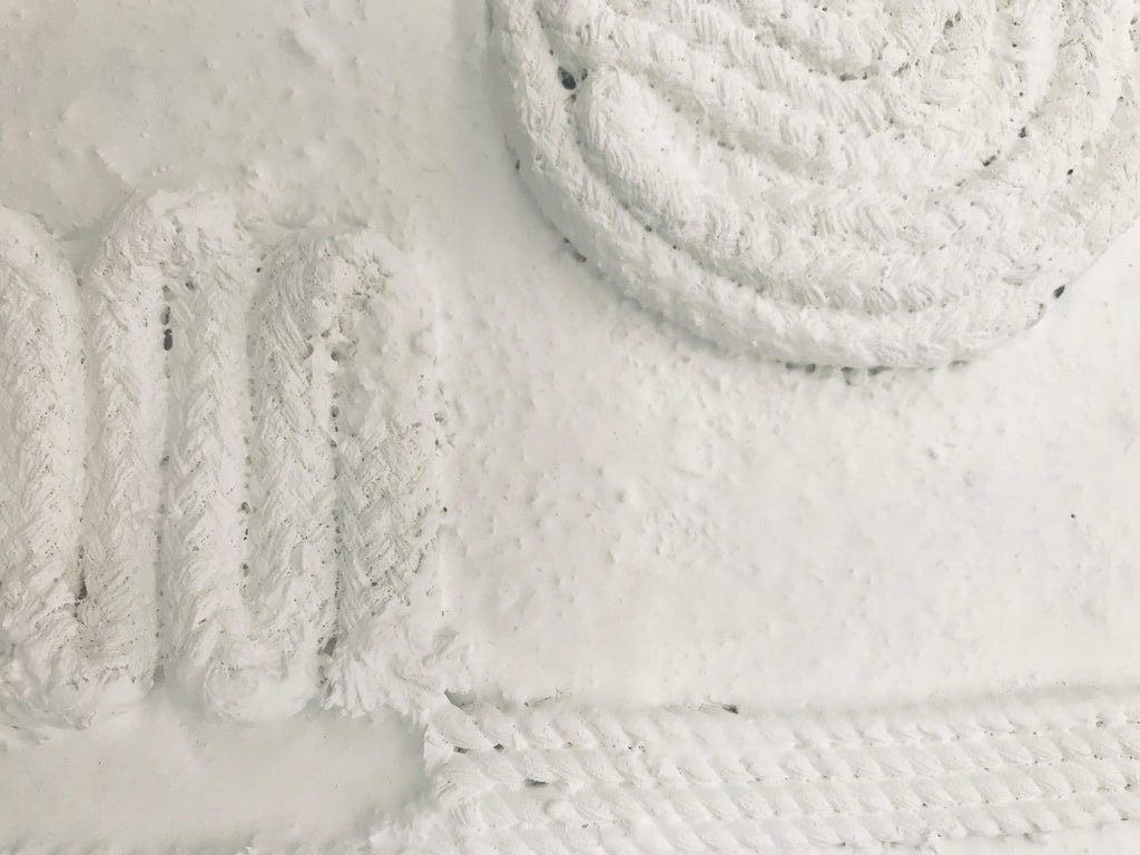 I due artisti e designer industriali descrivono la forma e il colore come il loro fulcro di esplorazione. Ammirano la doppia identità che i due elementi creano nelle loro opere d'arte. Sono guidati dalle sensazioni ottiche e fisiche che i materiali
