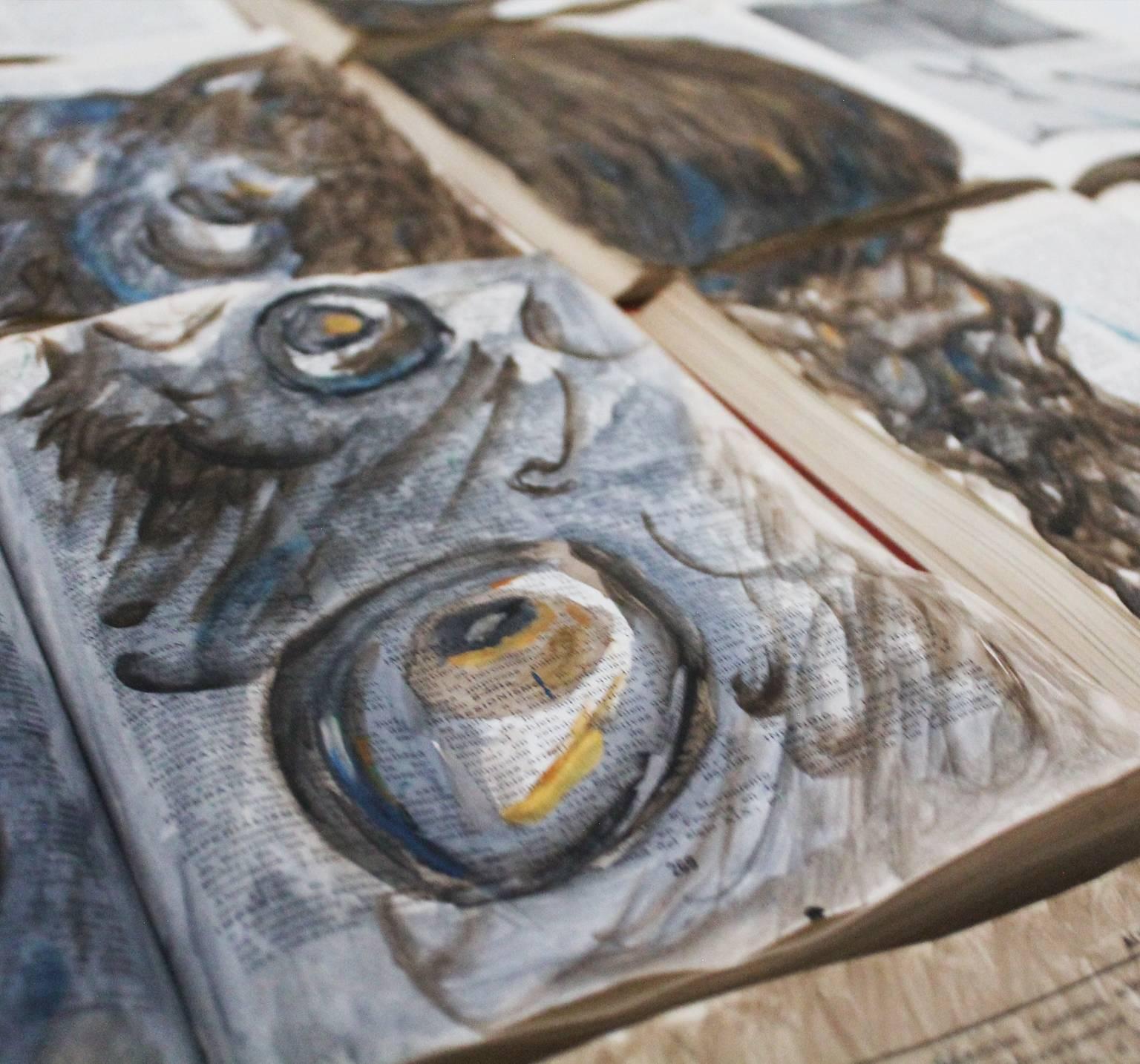 Couleurs extinctes. Paon. Peinture d'animaux sur des toiles de livre uniques. en vente 2