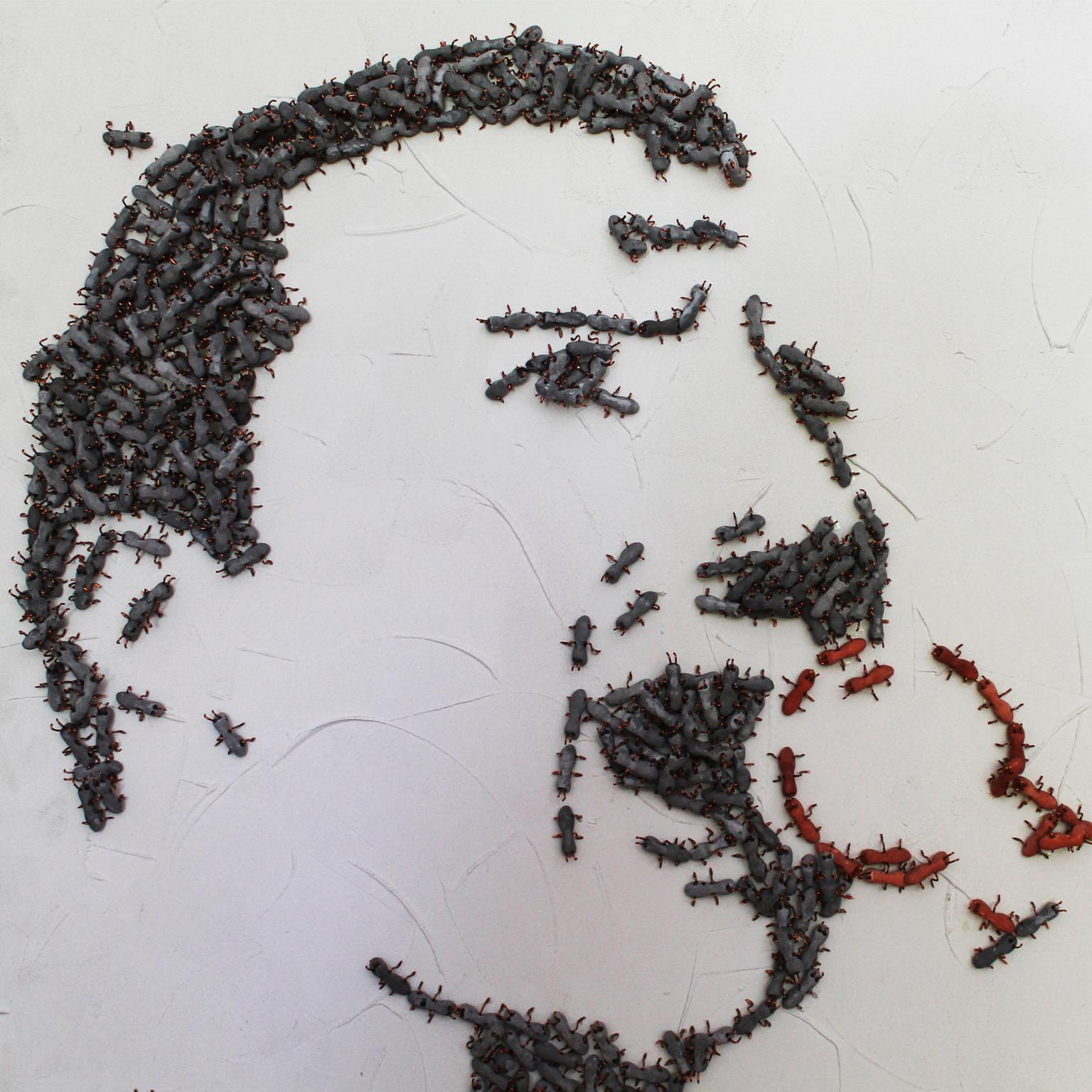 Freddie Mercury. Black and White portrait made with miniature sculptures of ants - Sculpture by Arozarena De La Fuente