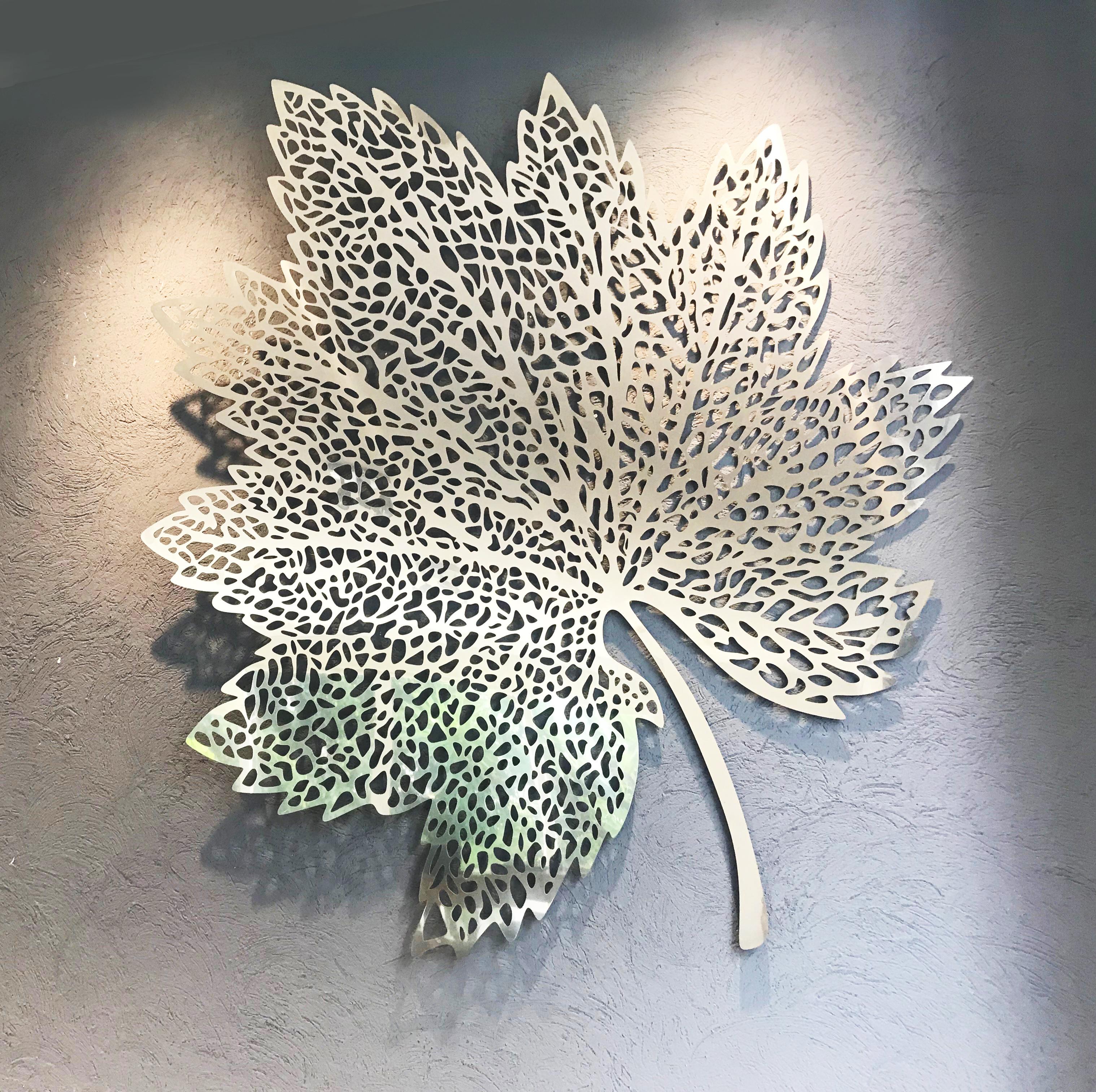 Detailed Elegant Metal Wall Art Leaf Sculpture - Gray Abstract Sculpture by Arozarena De La Fuente