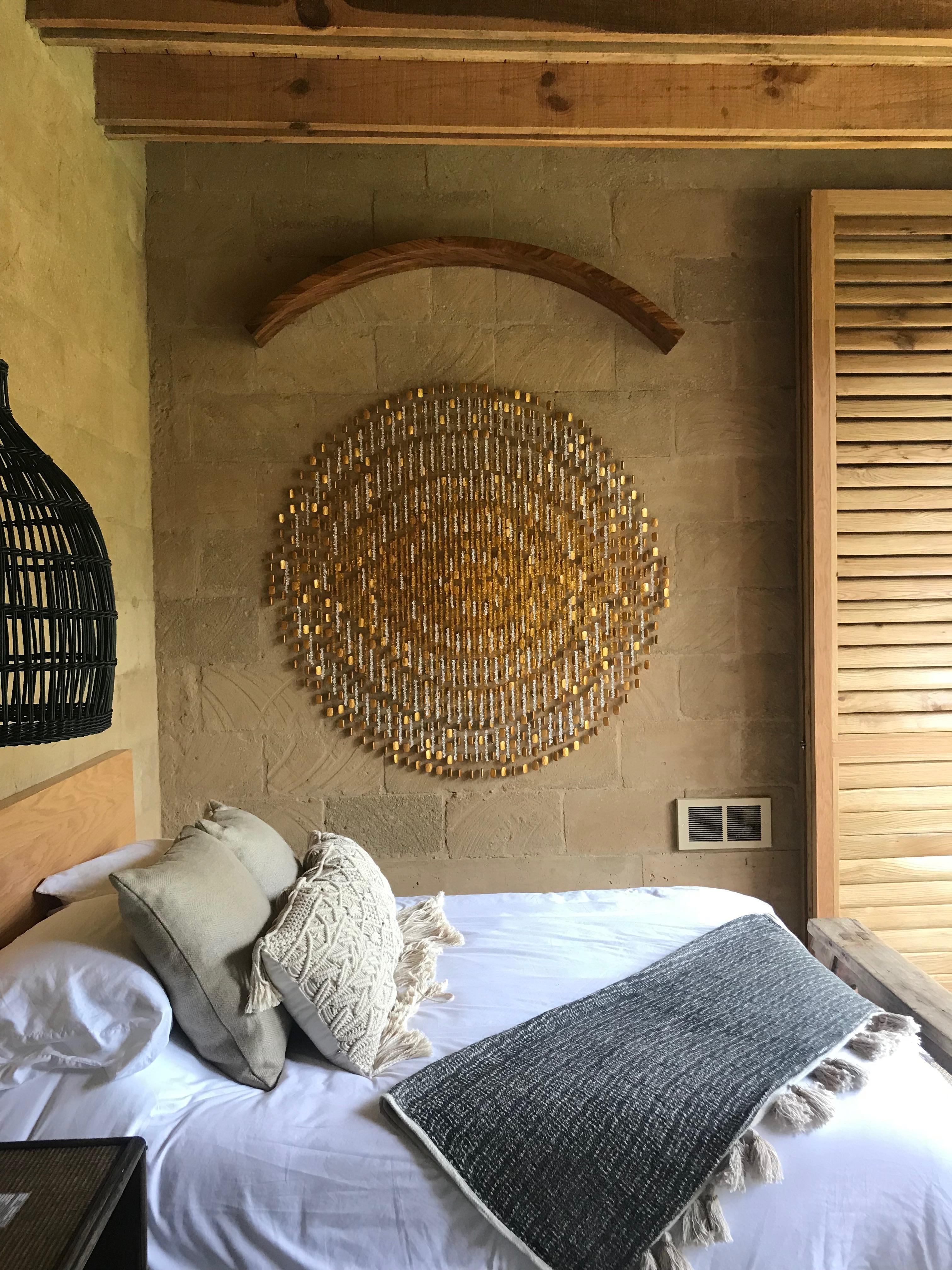 This is an outstanding piece, all handmade in the heart of Mexico City. The solid-tropical-wood-curve base on the top frames the circumferences perfectly. It definitely transmits elegance and tranquility. Each circle is concentric to the next and
