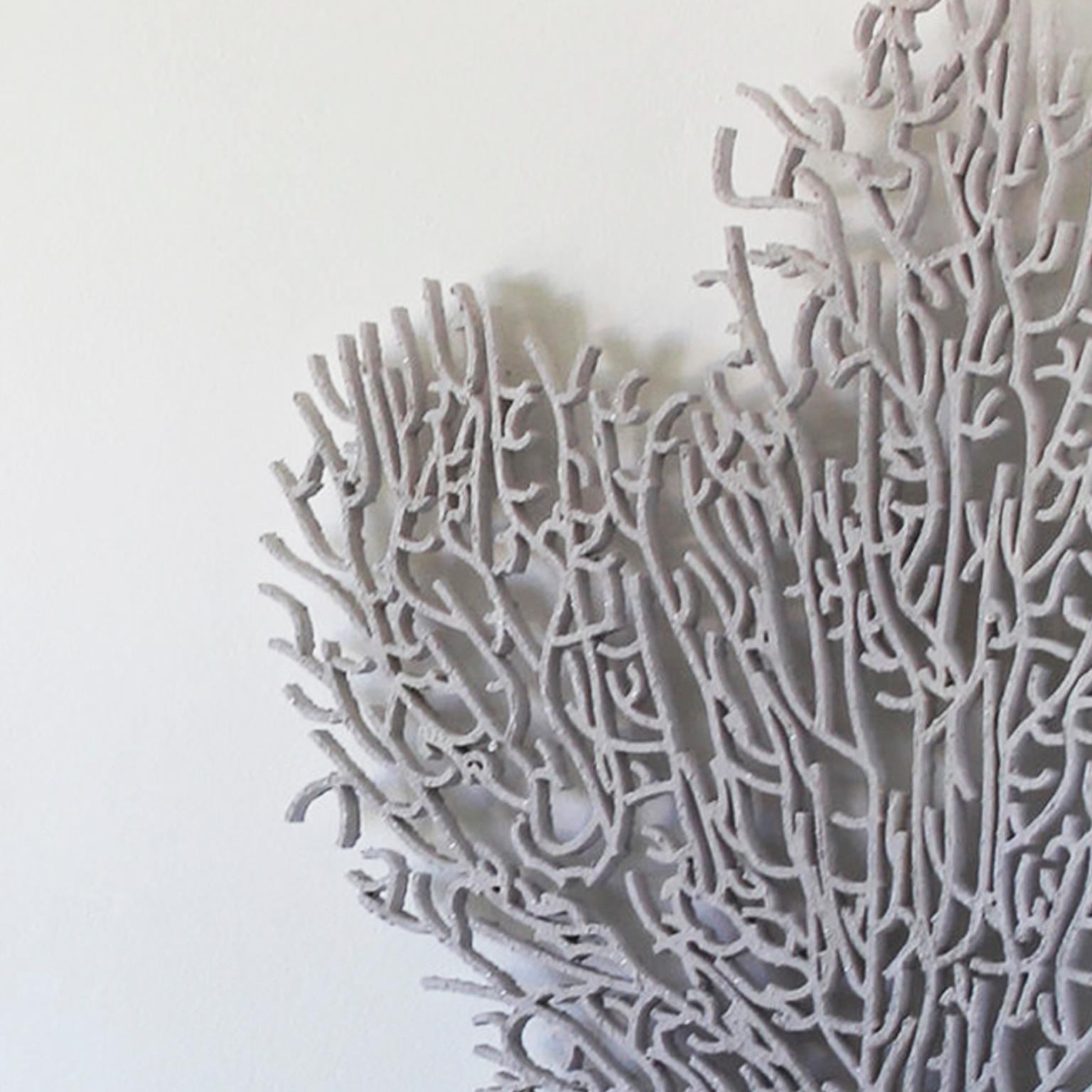 Corails fins. Sculpture organique. Textures naturelles - Gris Still-Life Sculpture par Arozarena De La Fuente