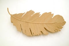 Elegante arte mural flotante de plumas hecho a mano ideal para espacios modernos