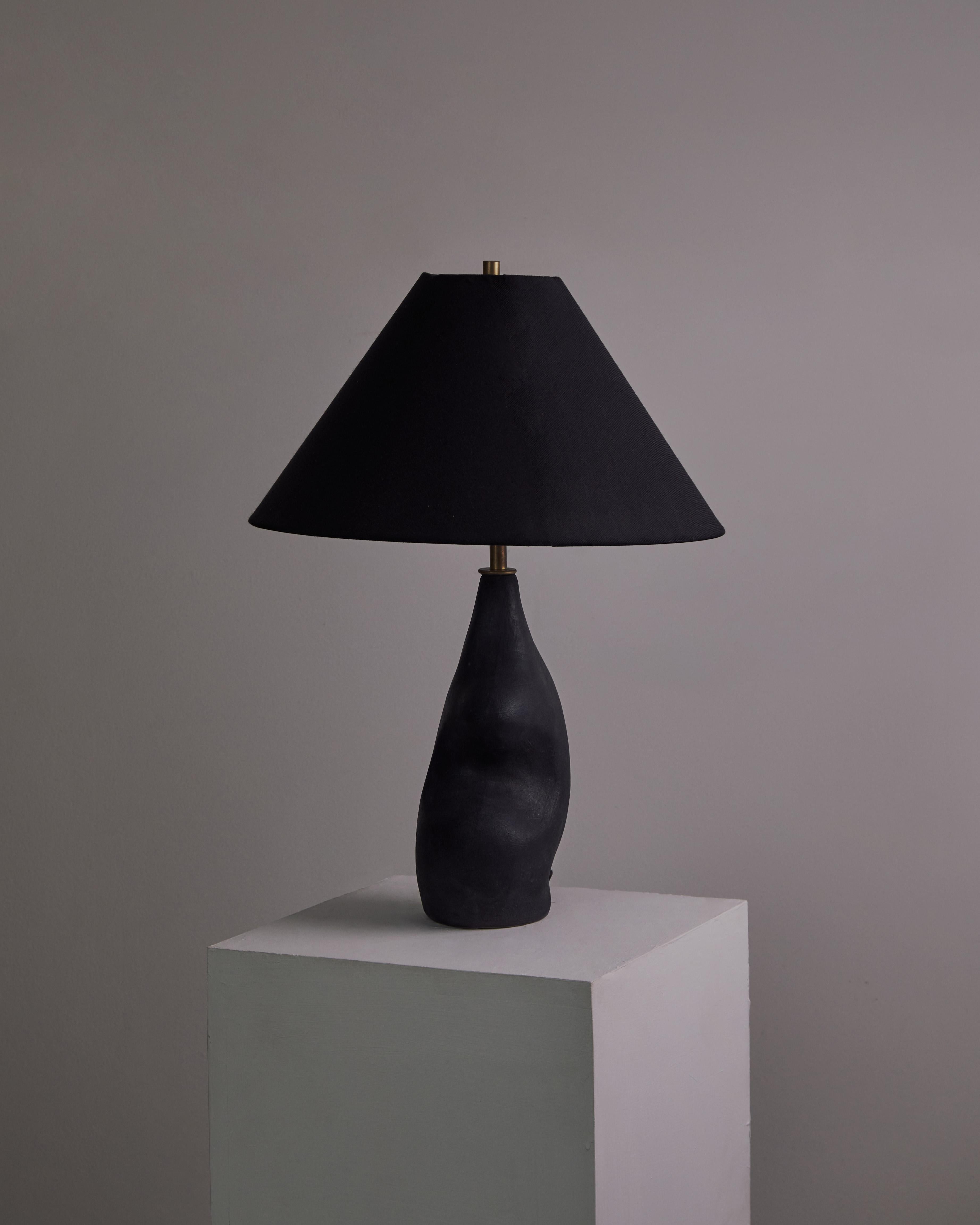 Postmoderne Lampe de table sculpturale Arp Black par Hanna Englund Ceramics en vente
