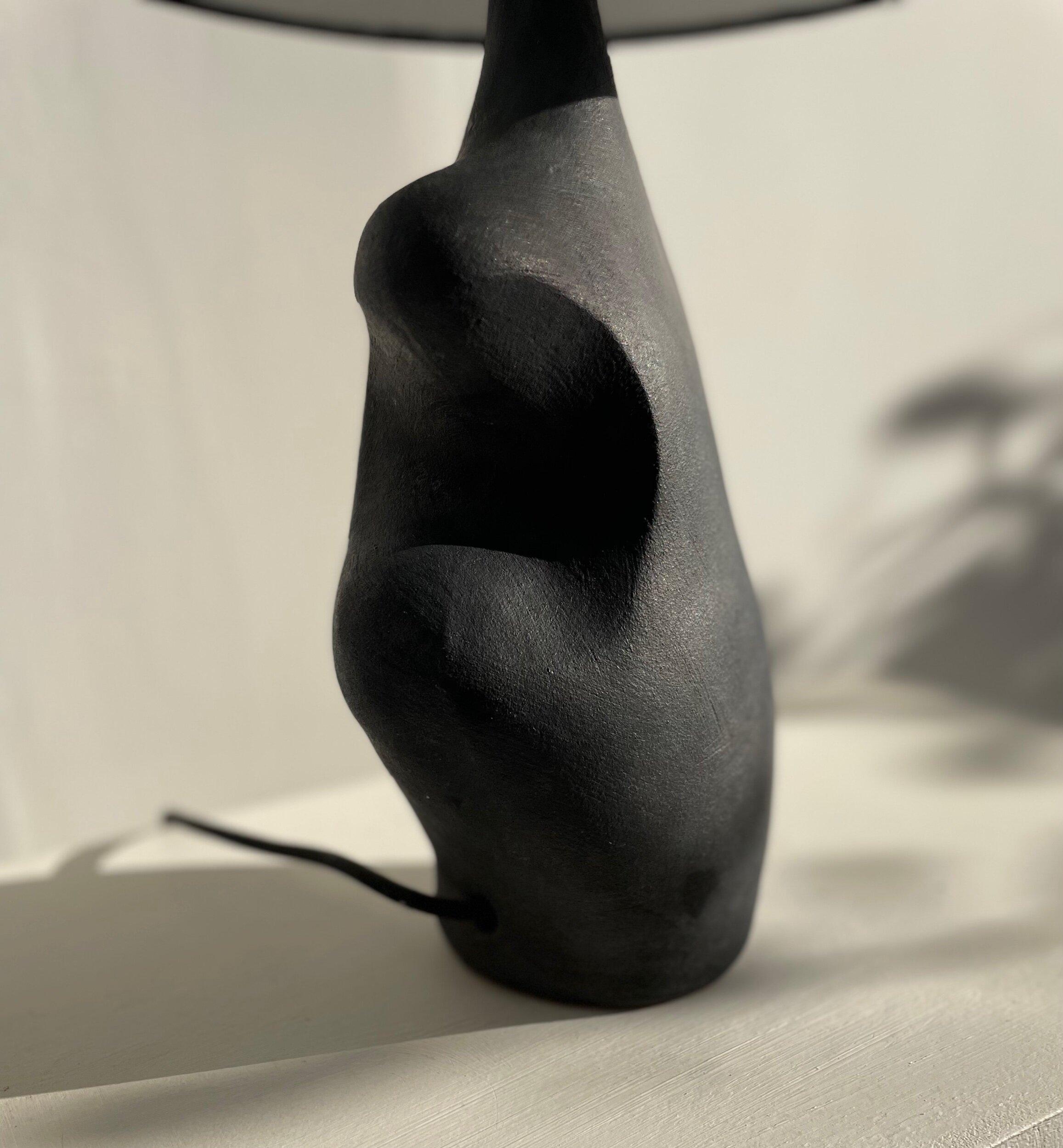 Lampe de table sculpturale Arp Black par Hanna Englund Ceramics Neuf - En vente à Rio de Janeiro, RJ