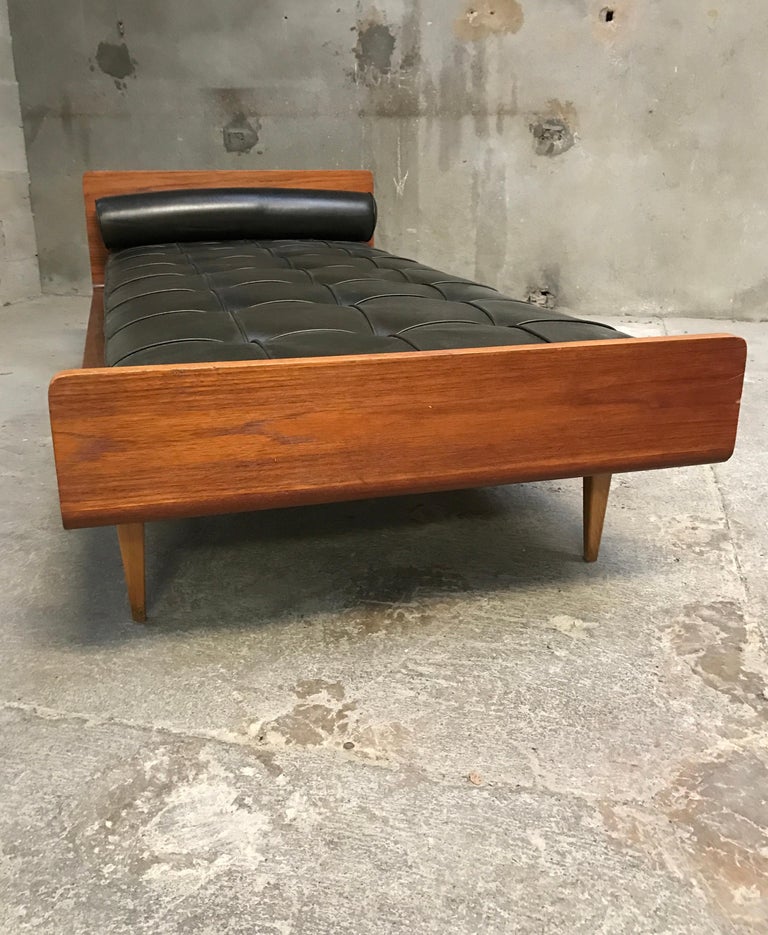 French A.R.P Leather Daybed for Minvielle For Sale